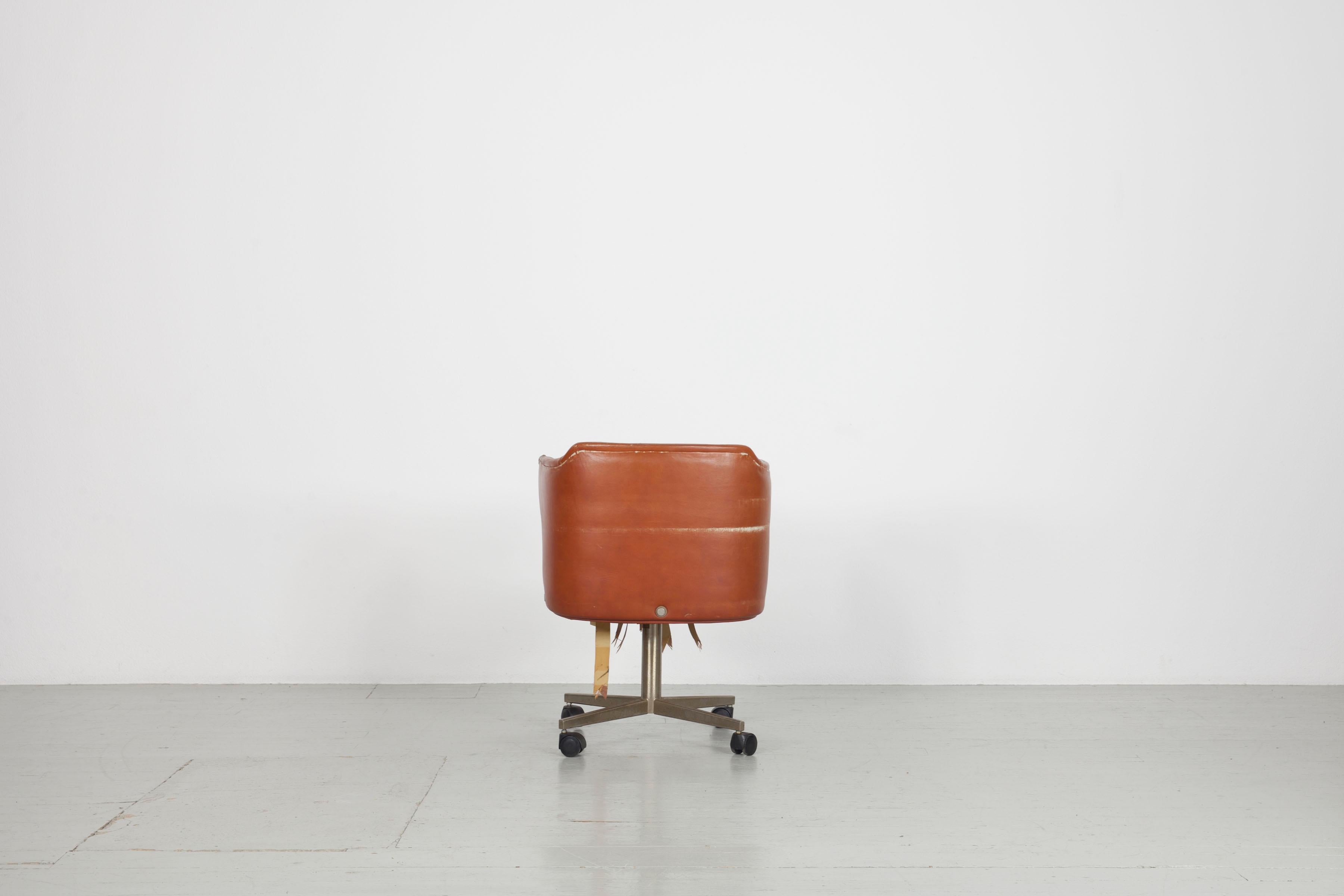 Italian Formanova Swivel Chair Modell Poney Designed by Gianni Moscatelli, 1960s For Sale