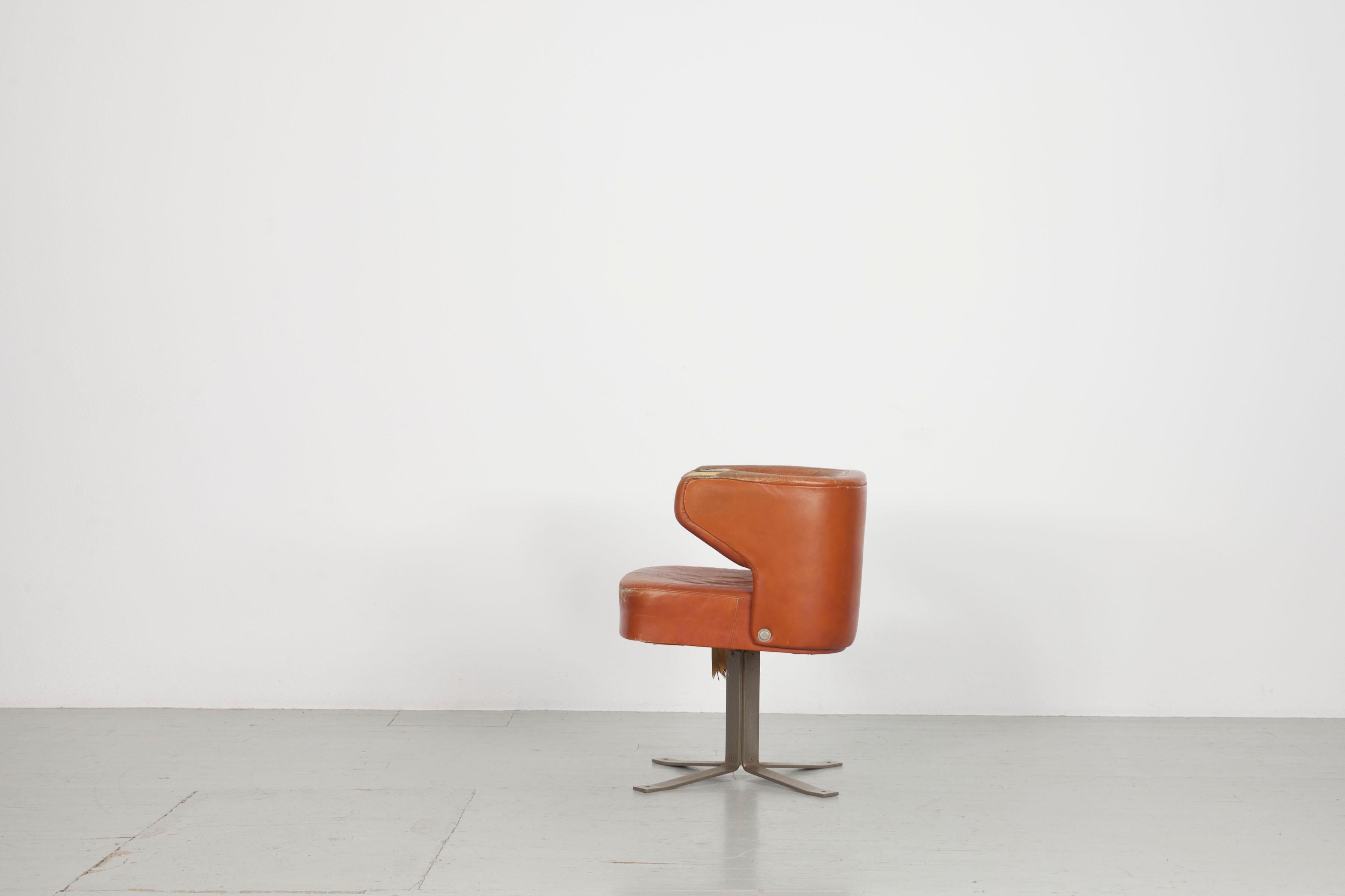 Formanova Swivel Chair Modell Poney Designed by Gianni Moscatelli, 1960s In Distressed Condition For Sale In Wolfurt, AT
