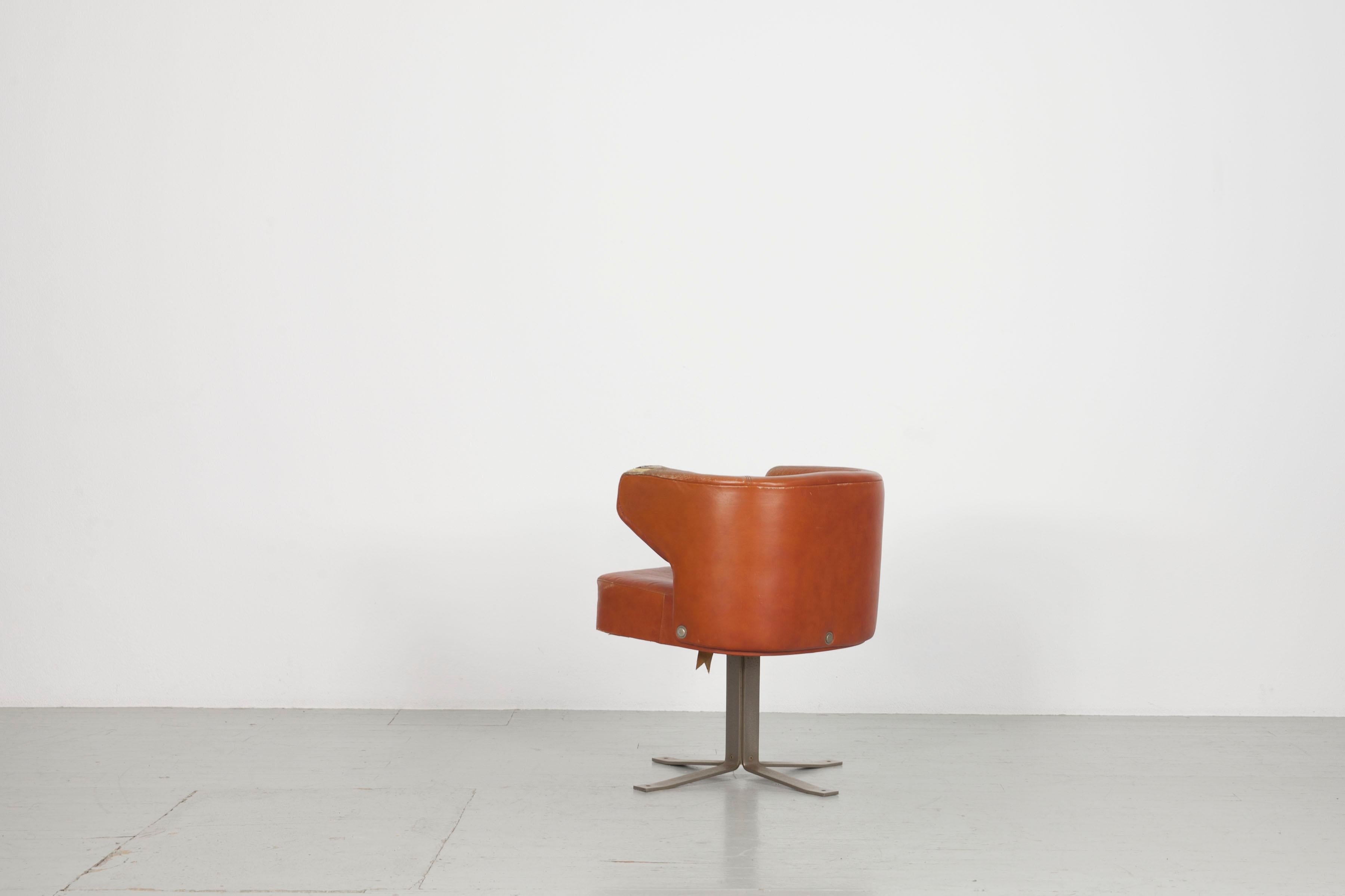 Italian Formanova Swivel Chair Modell Poney Designed by Gianni Moscatelli, 1970s For Sale