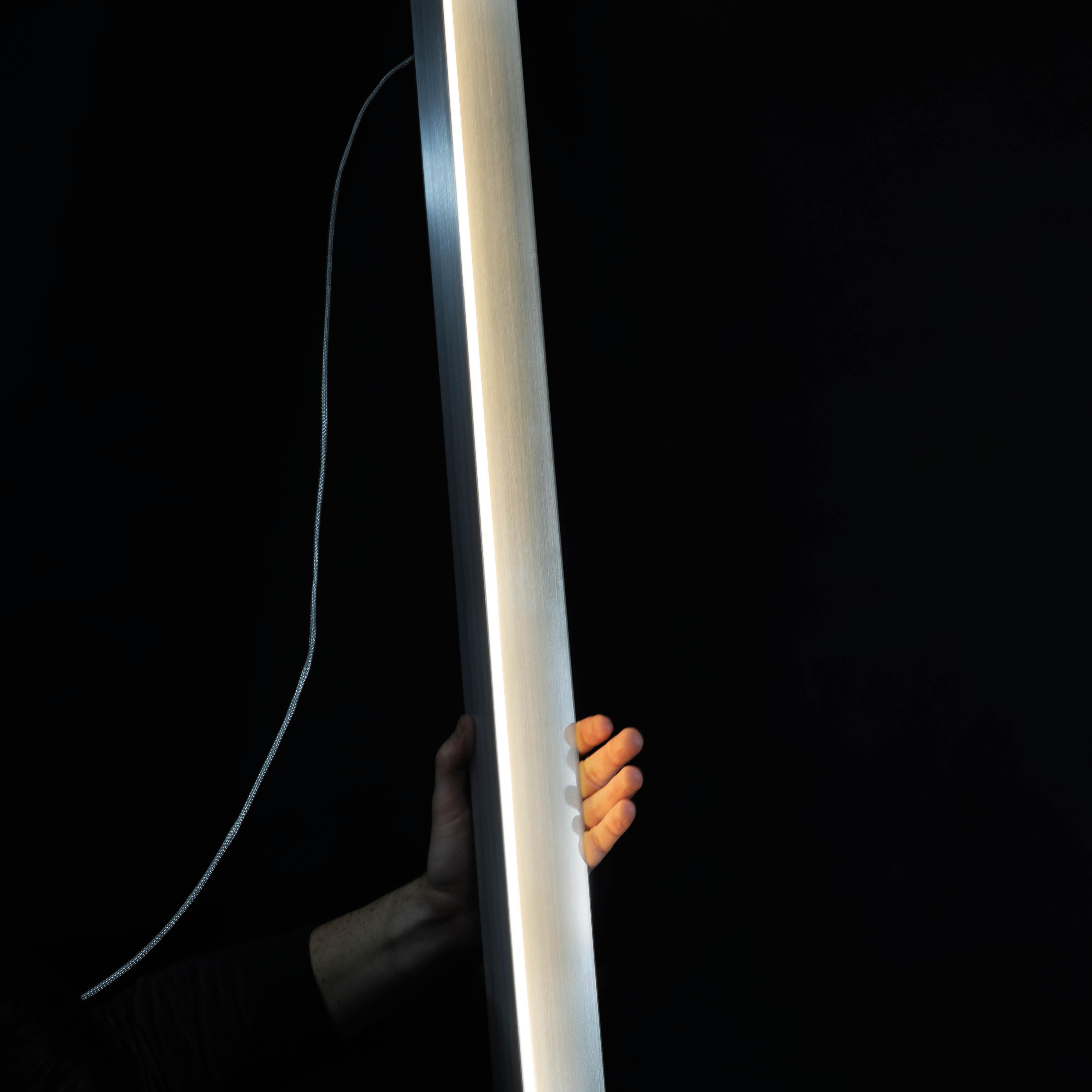 Moderne Lampe à suspension linéaire LED Formation en métal aluminium brossé brut en vente