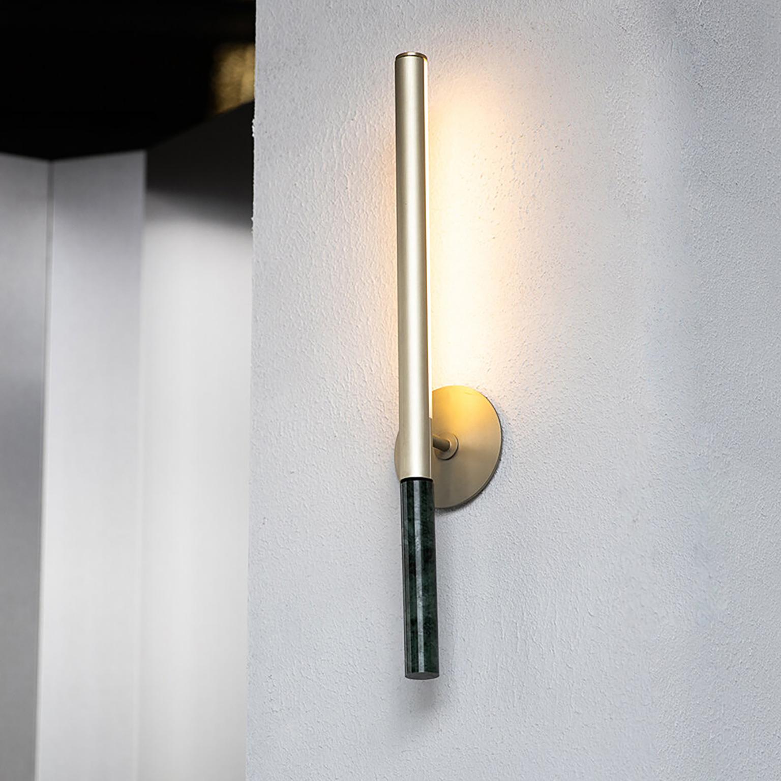 Moderne Applique murale LED en aluminium et marbre, or, vert en vente