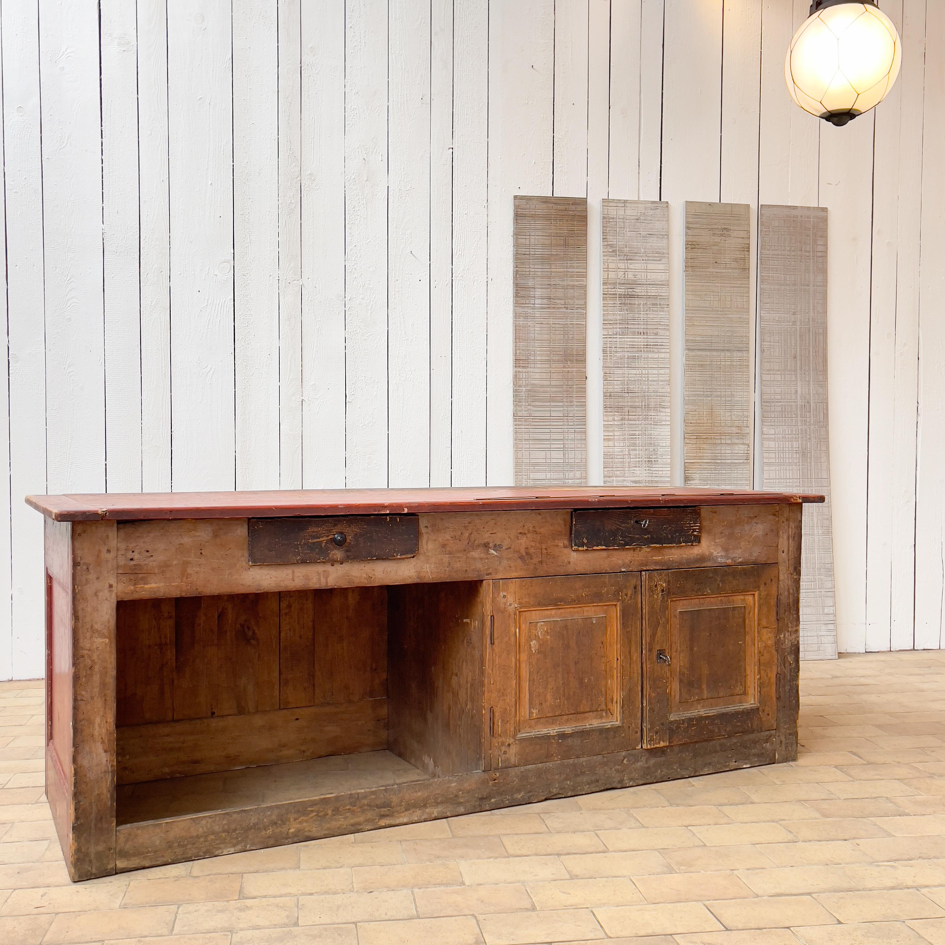 Former French tailor's counter c.1900
Superb patina of time
2 drawers and 2 doors
Oak top
Good condition.
