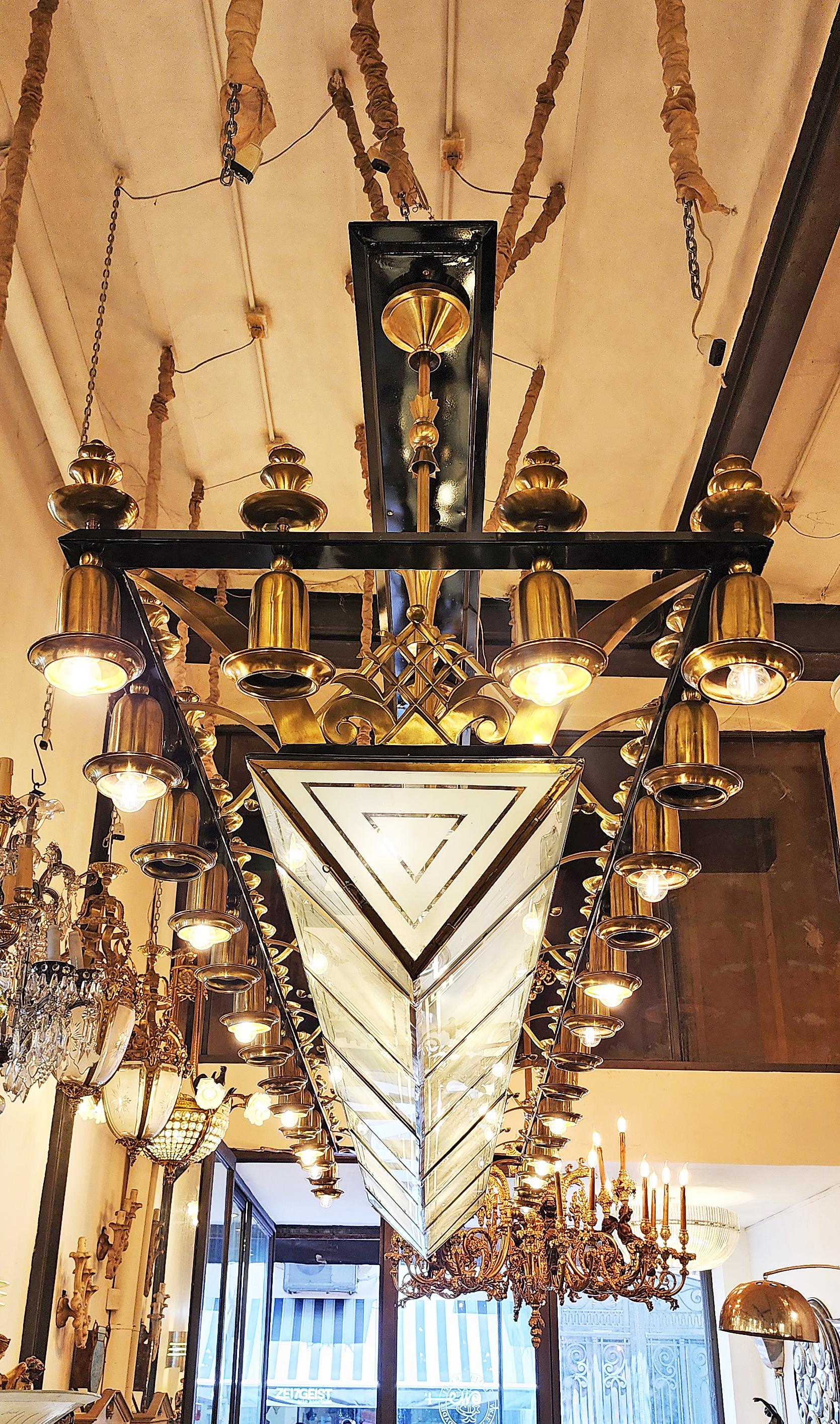 Uruguayano Apparecchio lineare in metallo Art Déco dell'ex Palacio Sudamérica, Uruguay in vendita