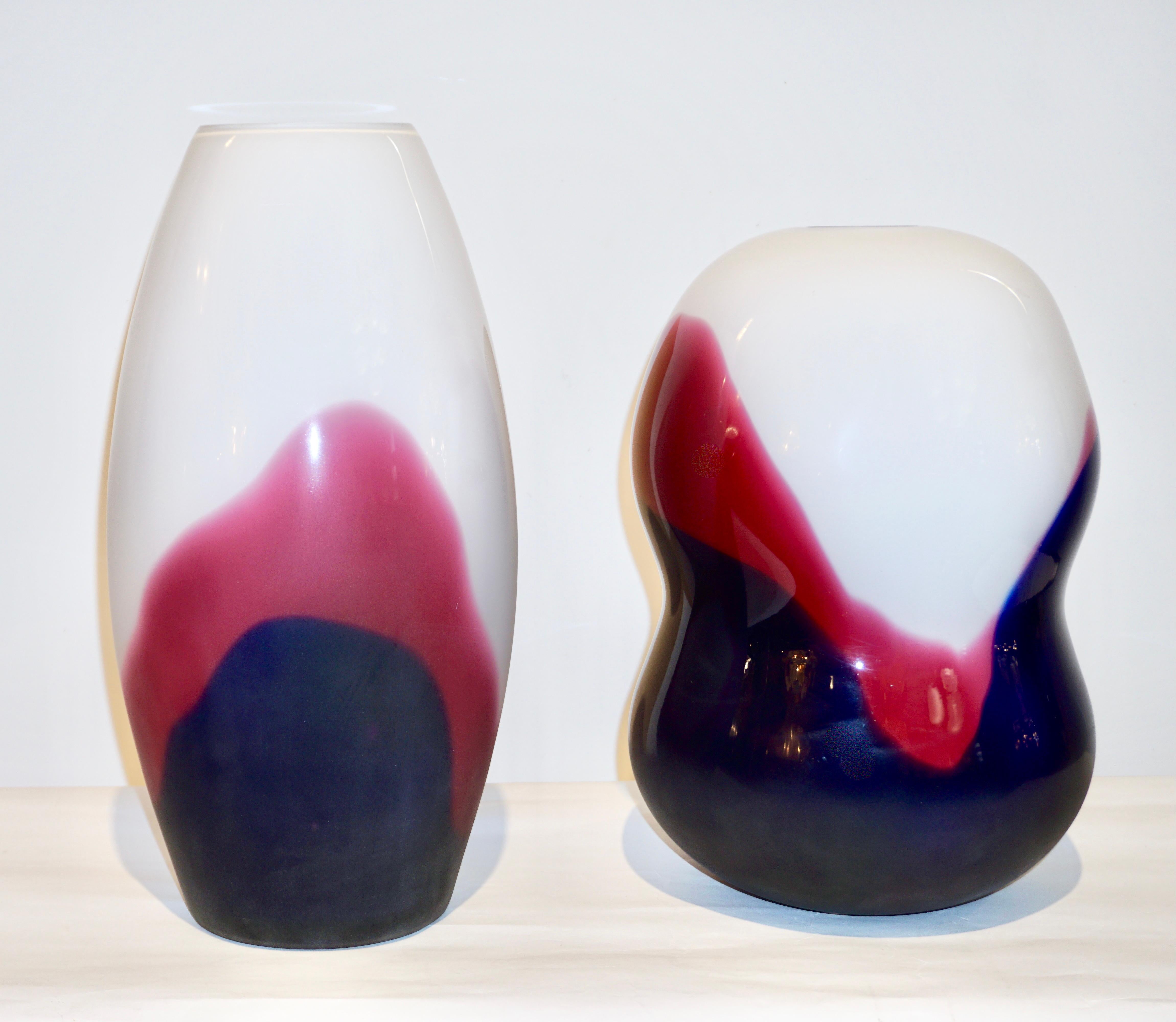Jarrones de diseño moderno Formia 1980 Italian Vintage Purple Blue White Murano Glass Moderno de mediados de siglo en venta