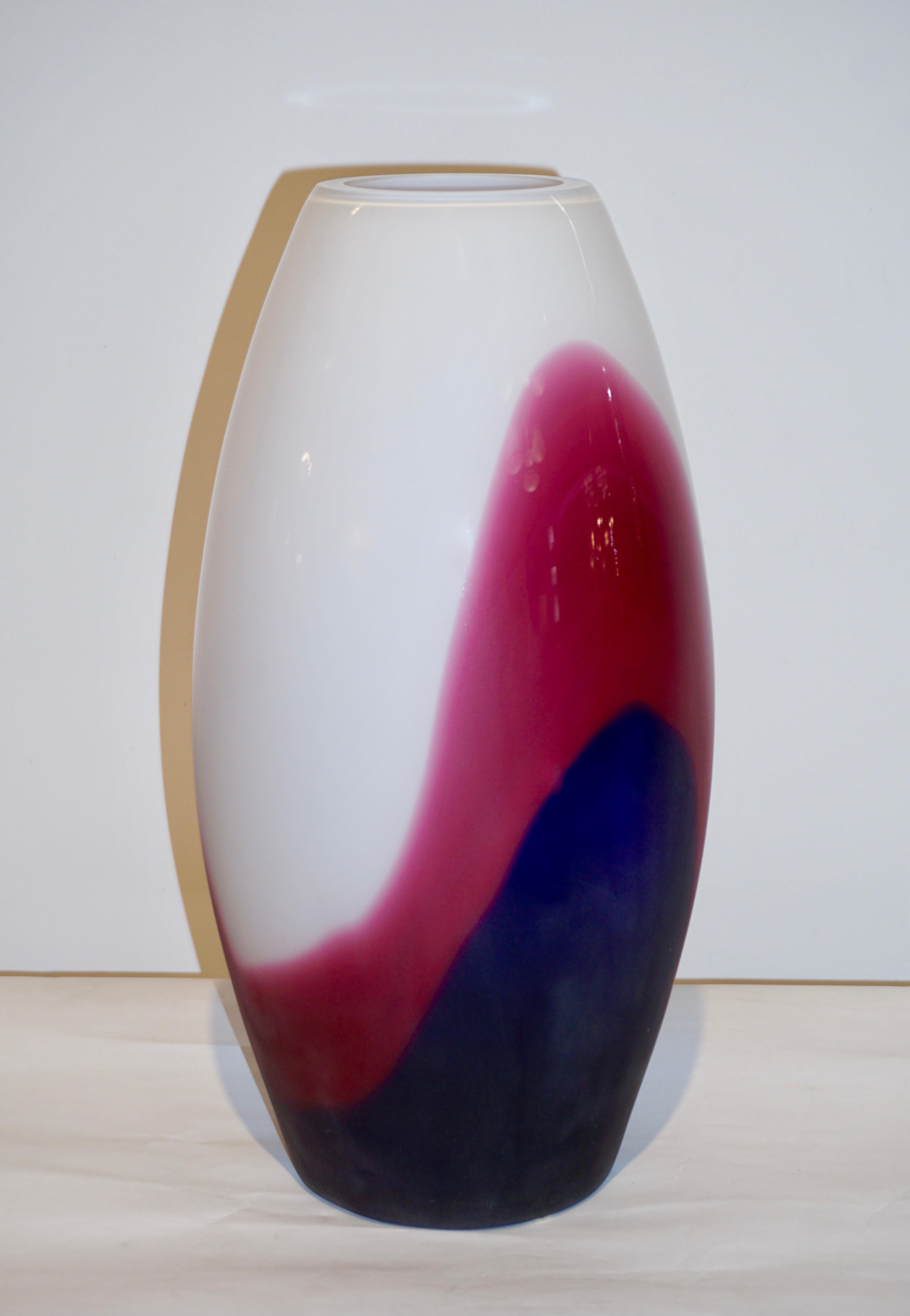 Jarrones de diseño moderno Formia 1980 Italian Vintage Purple Blue White Murano Glass Italiano en venta