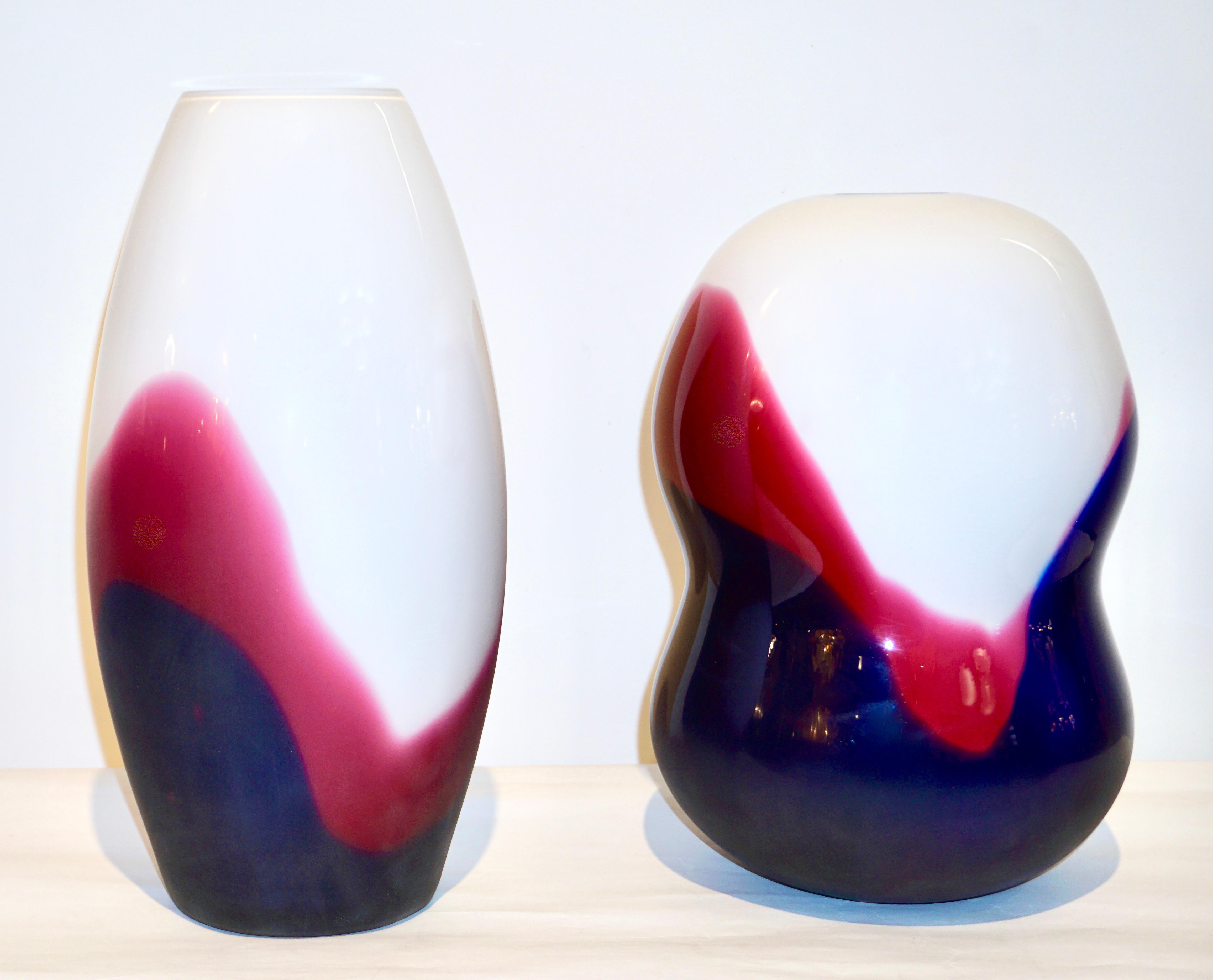 Vase italien en verre de Murano de conception organique violet, bleu et blanc, Formia, 1980 en vente 1