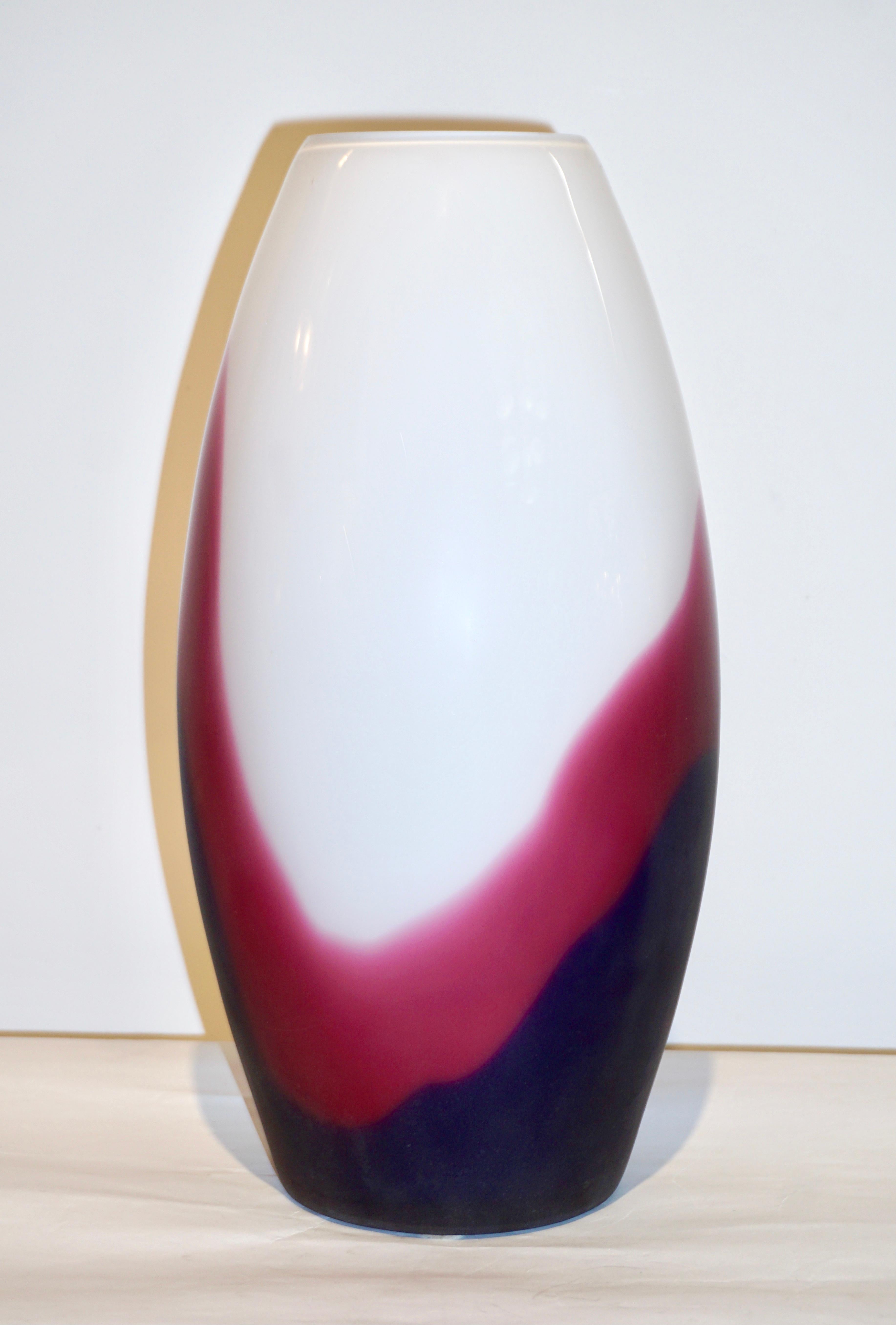 Hand-Crafted Formia 1980 Italian Vintage Purple Blue White Murano Glass Sleek Design Vase For Sale