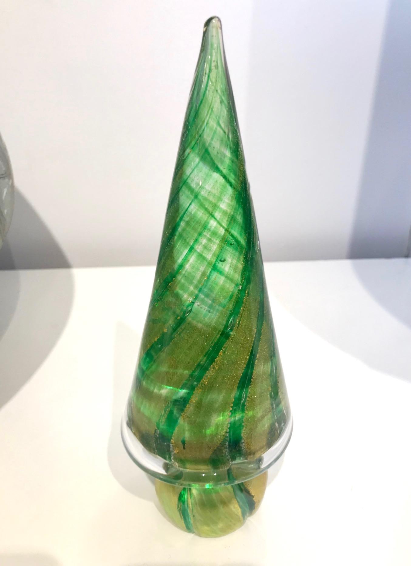 Christmas tree sculpture of organic sleek Minimalist cone design, in mouth blown Murano glass and handcrafted, a vintage creation signed by the Venetian Company Formia. Worked in Sommerso, crystal clear layered glass, it is realized in an attractive