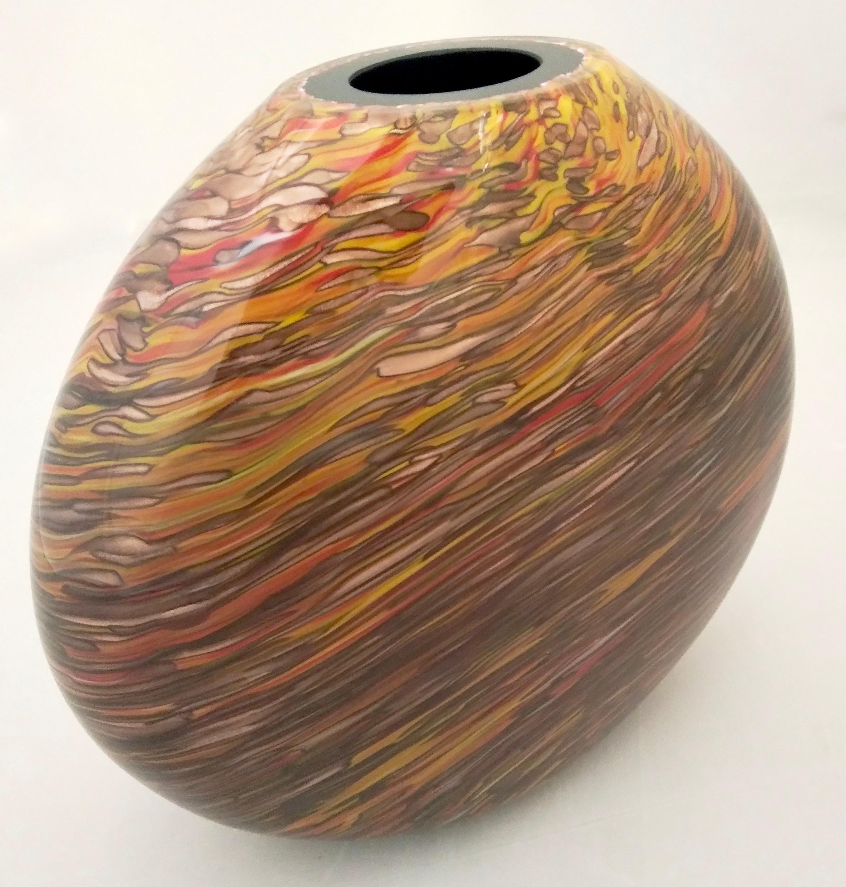Moderne Elliptische Vase aus Muranoglas in Braun, Gelb, Rot und Gold, 1980er Jahre im Angebot 7