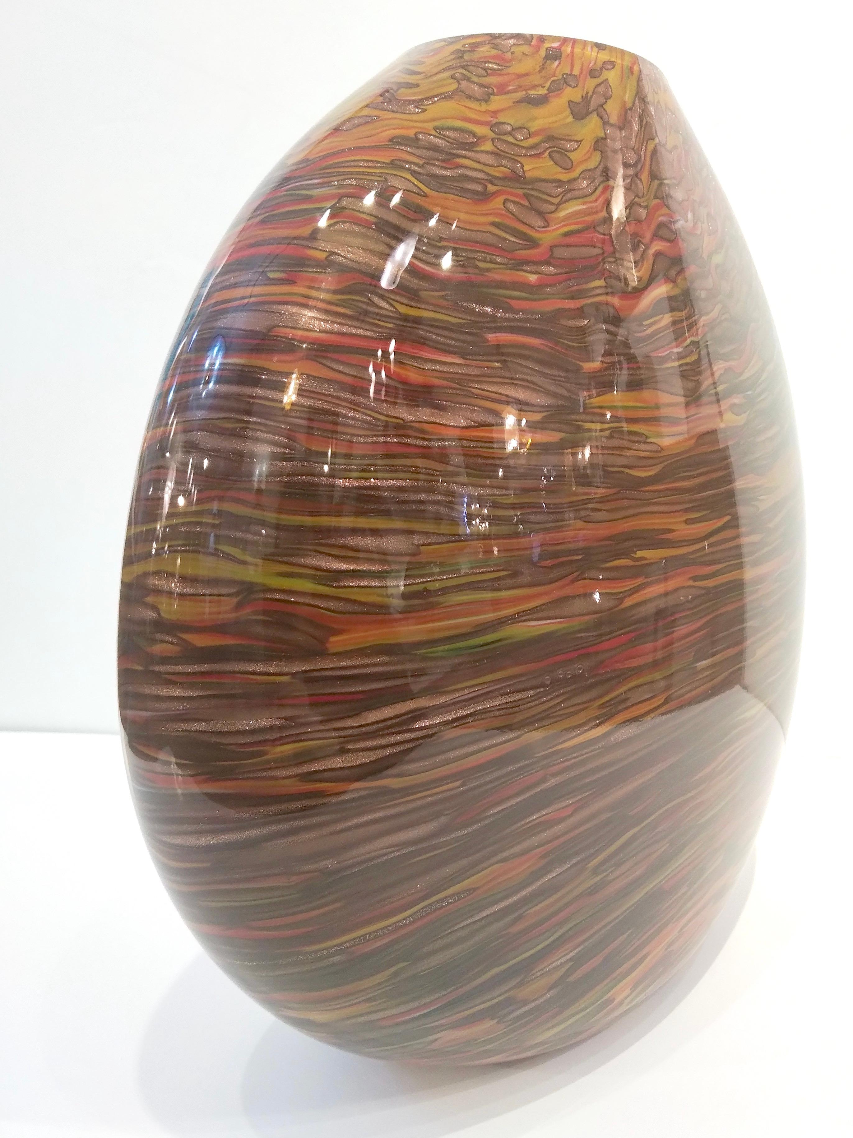 italien Vase en verre de Murano moderne elliptique marron, jaune, rouge, orange et or, Formia, annes 1980 en vente