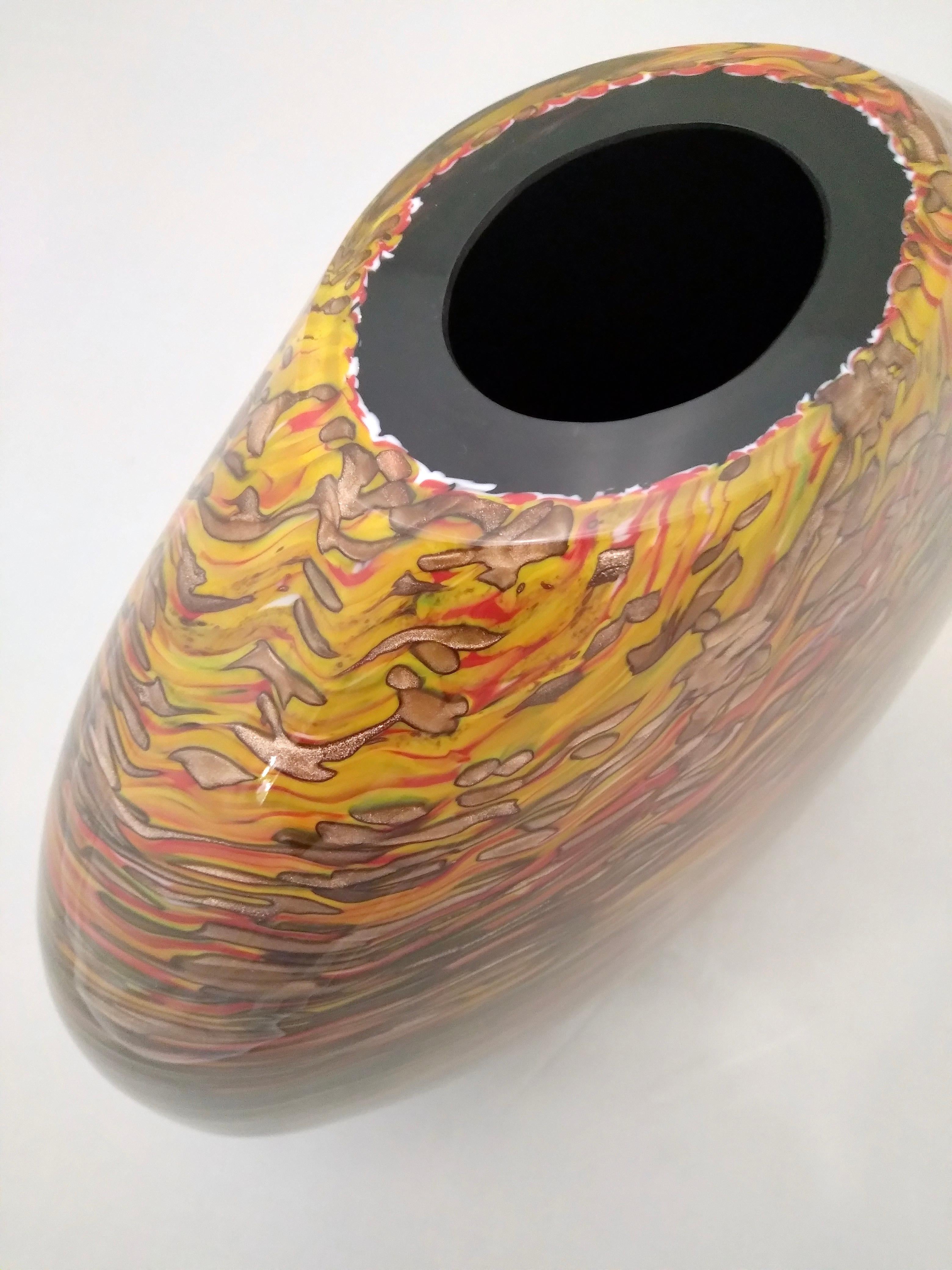 Fait main Vase en verre de Murano moderne elliptique marron, jaune, rouge, orange et or, Formia, annes 1980 en vente