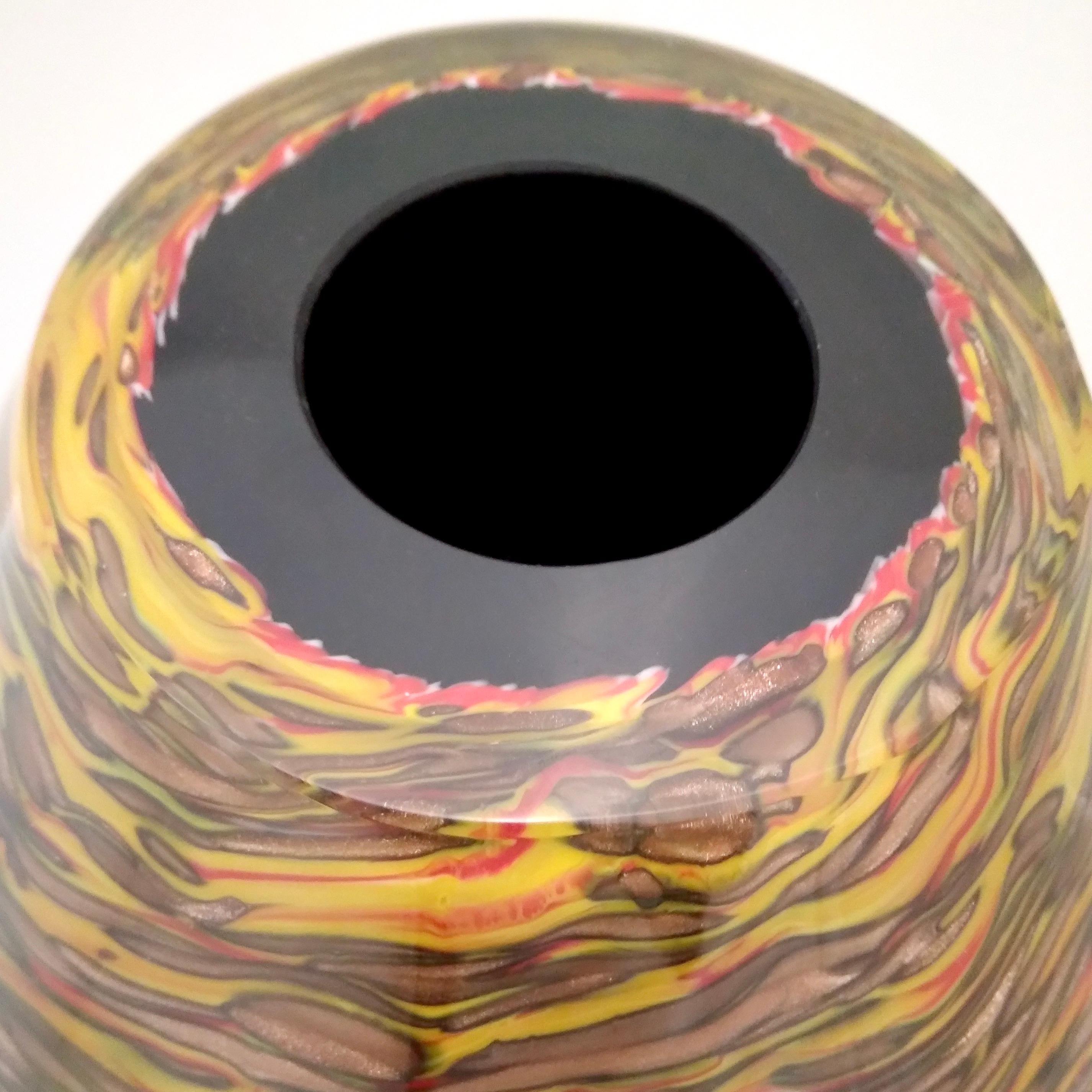 Fait main Vase moderne en verre de Murano ovode marron, jaune, rouge, orange et or, Formia, annes 1980 en vente