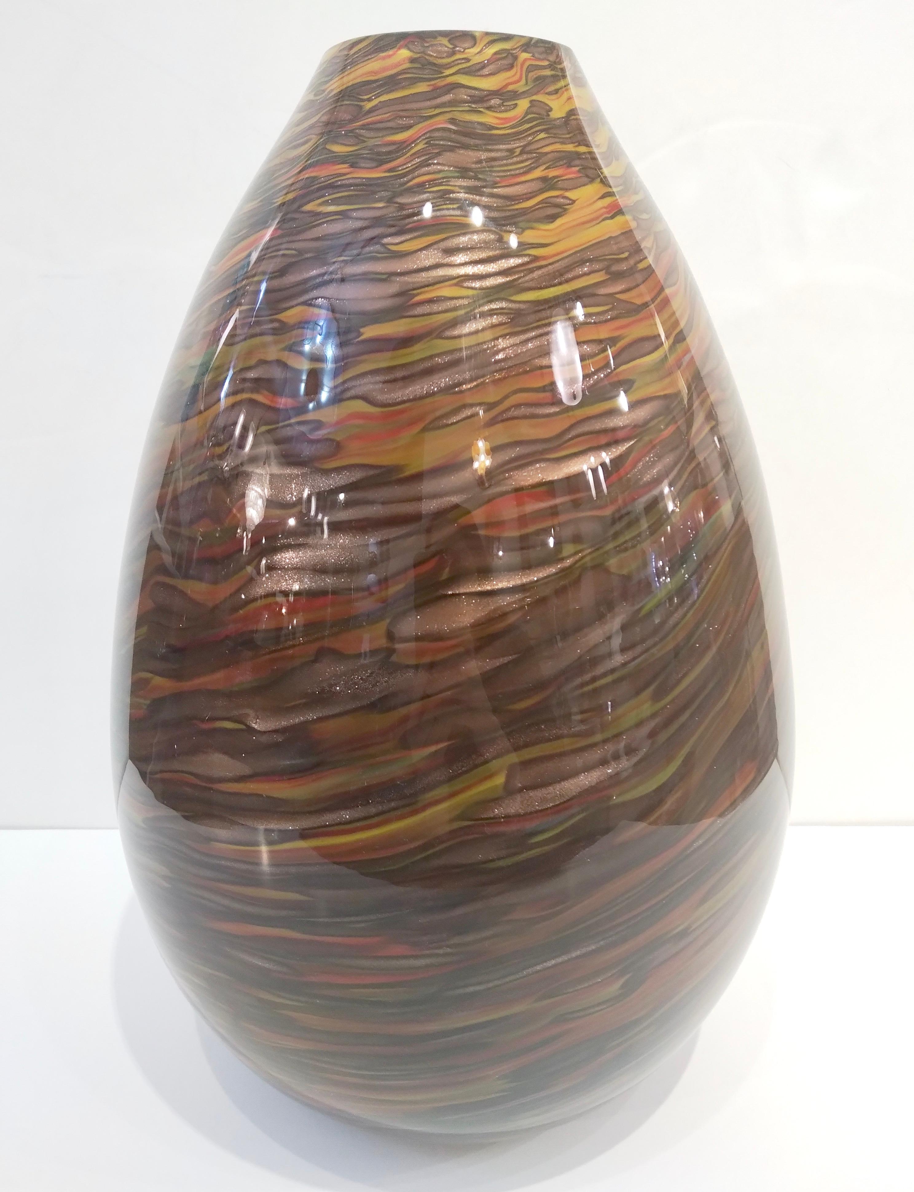 Fin du 20e siècle Vase moderne en verre de Murano ovode marron, jaune, rouge, orange et or, Formia, annes 1980 en vente