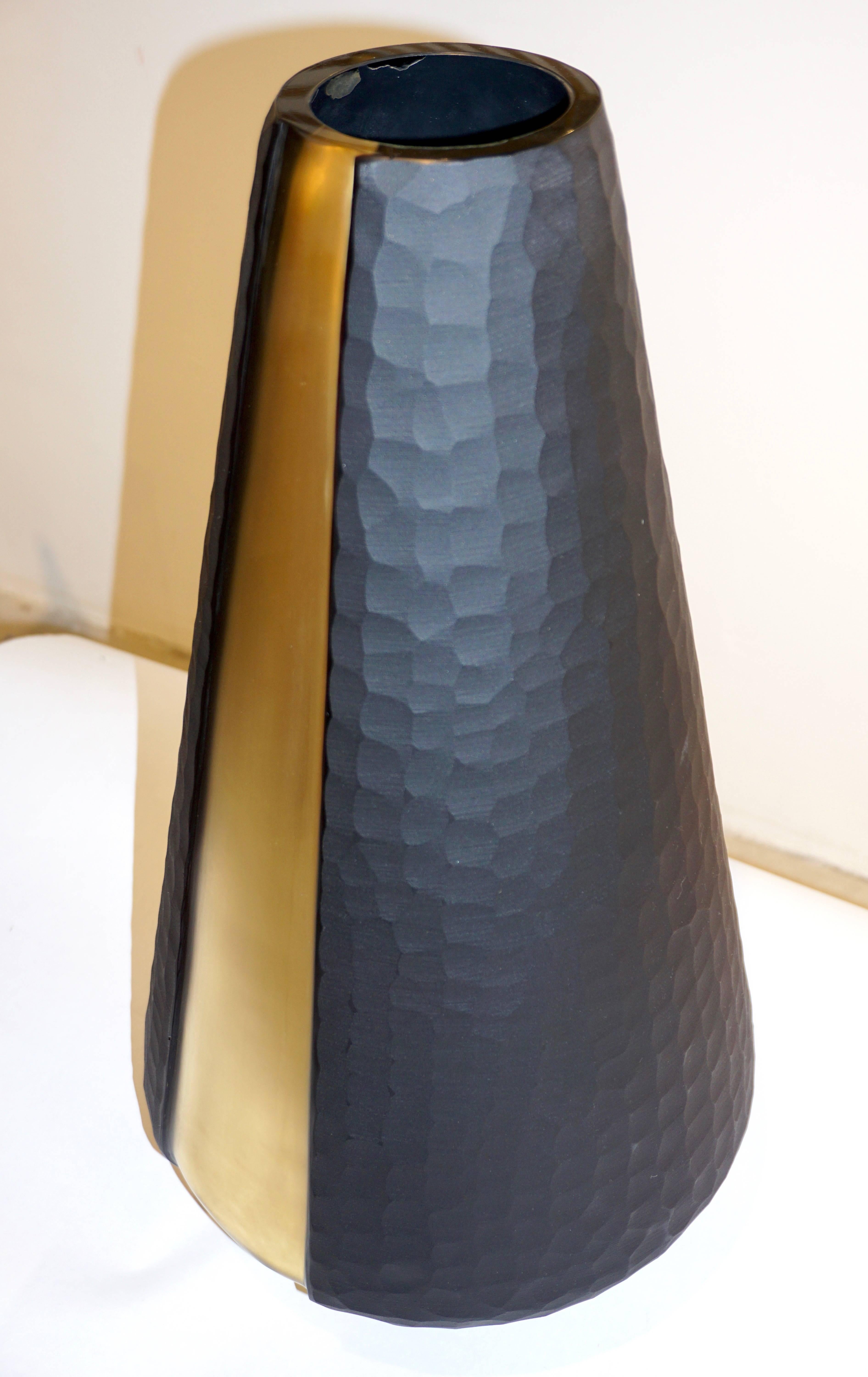 Late 20th Century Formia 1980s Organic Modern Black and Gold Leaf Battuto Murano Glass Sexy Vase