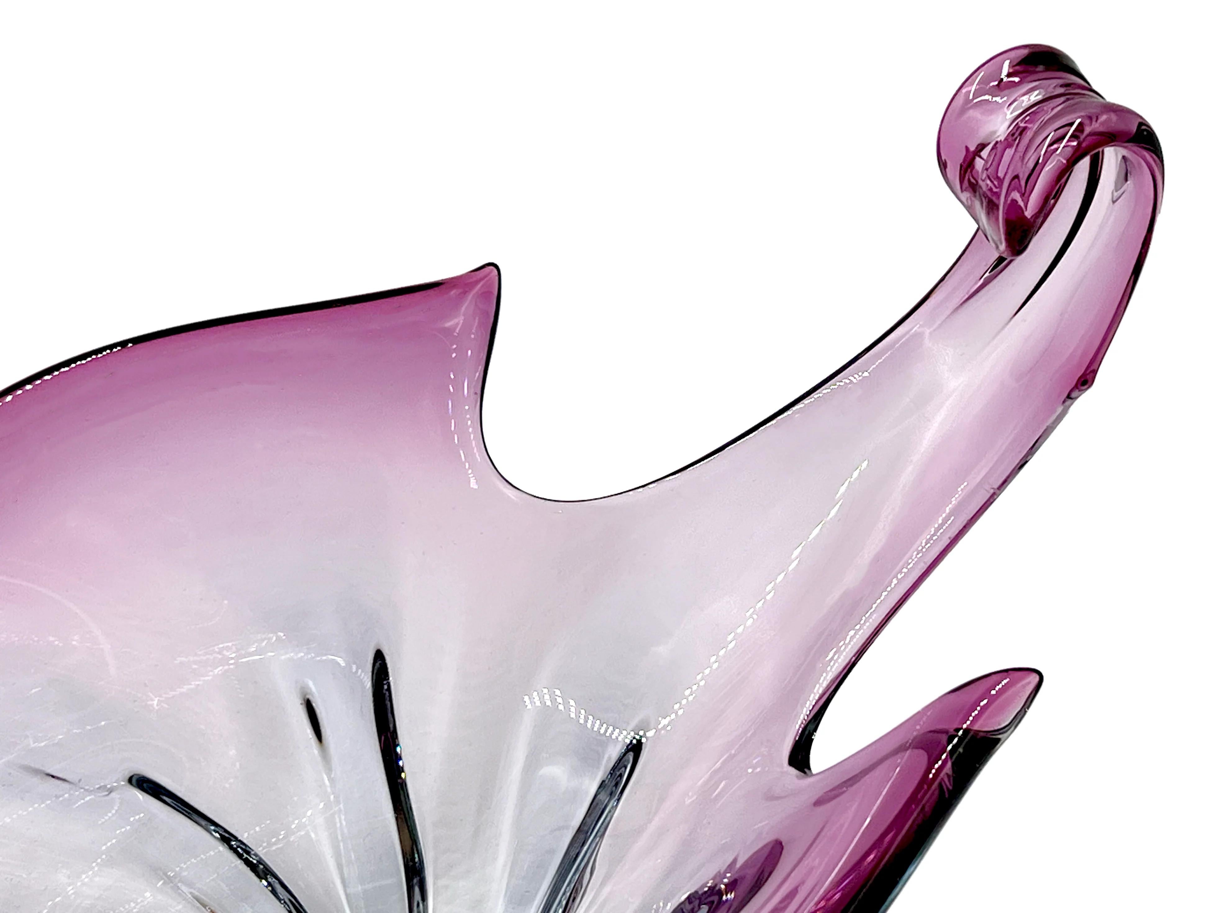 italien Centre de table de 20 pouces en verre d'art Formia Glass (Murano, Italie), en lilas et améthyste en vente