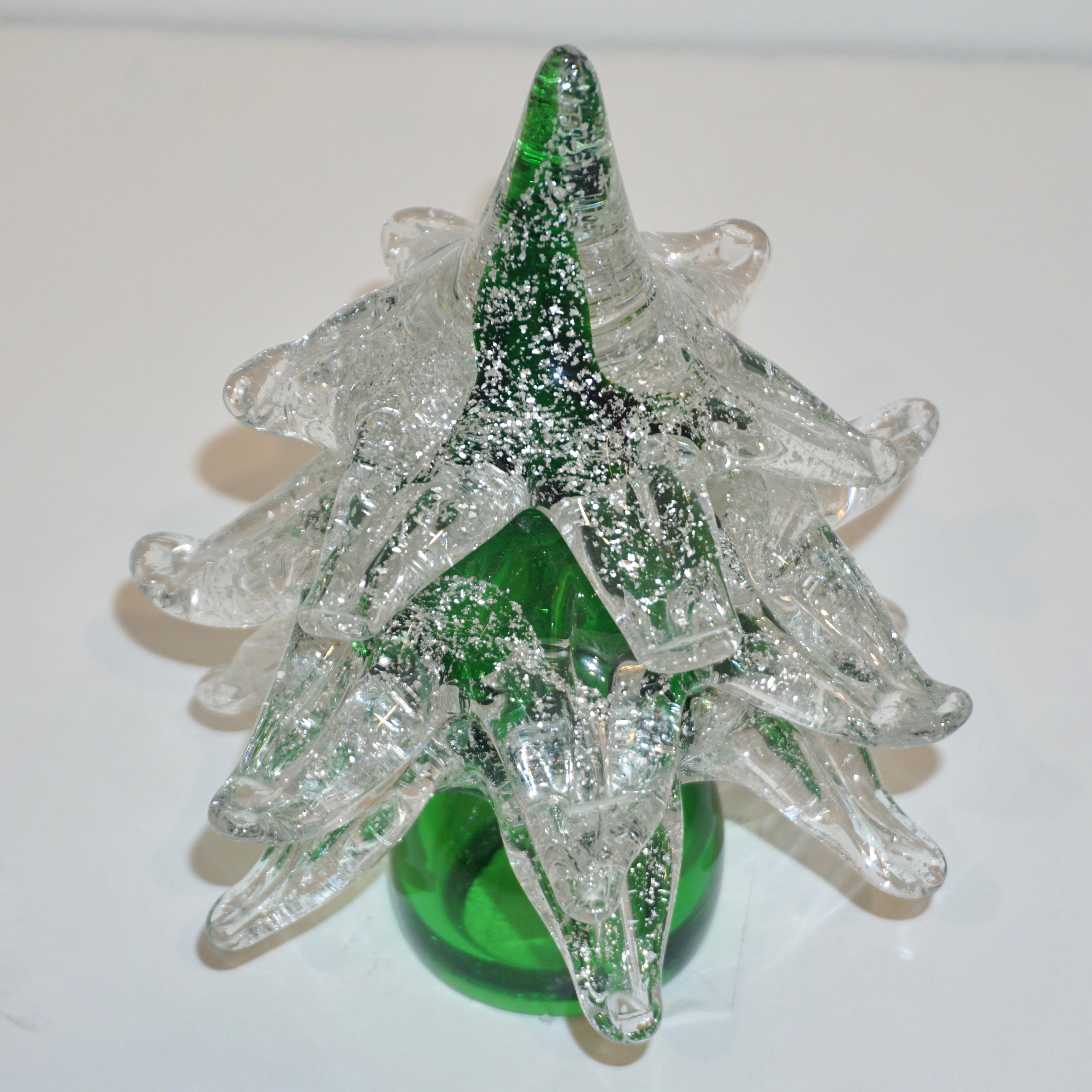 Crystal clear and emerald green Murano glass tree of organic modern design, a vintage creation by the Venetian company Formia, mouth-blown and entirely handcrafted, made precious by the use of extensive pure silver in the crystal clear Murano glass