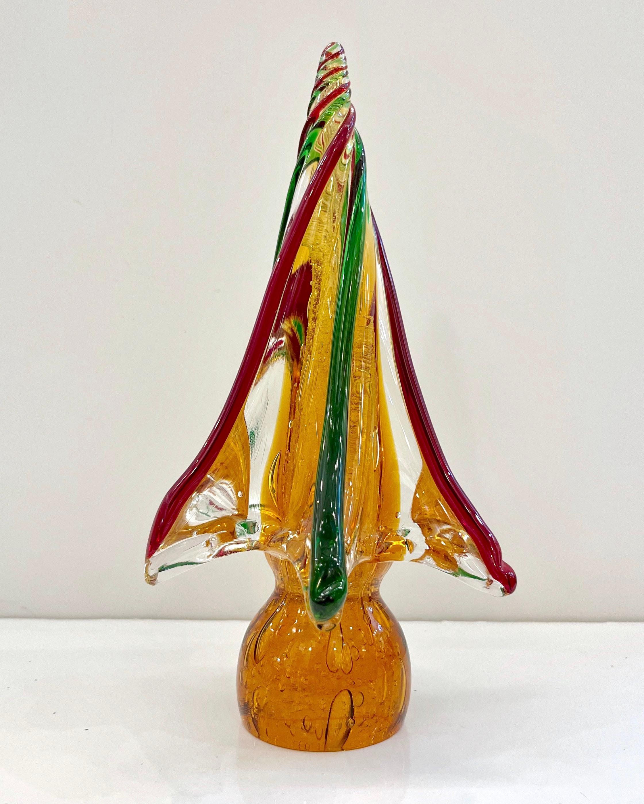 Sculpture d'arbre de Noël italienne en verre de Murano rouge vert ambré en vente 1