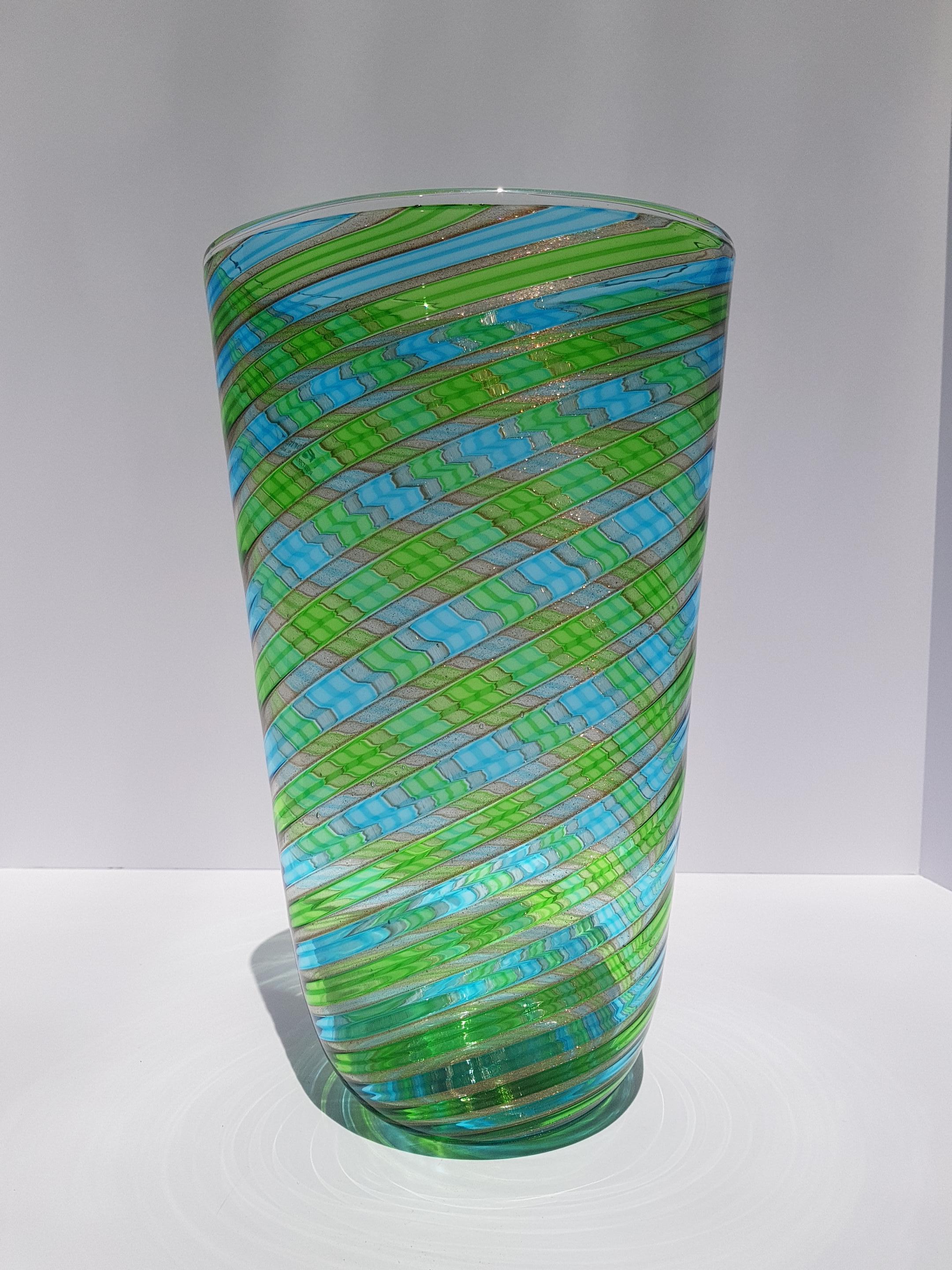 Formia Murano Jarrón de vidrio artístico Vaso de vidrio italiano veneciano Aventurina azul verde en Excelente estado para la venta en Palm Beach, FL