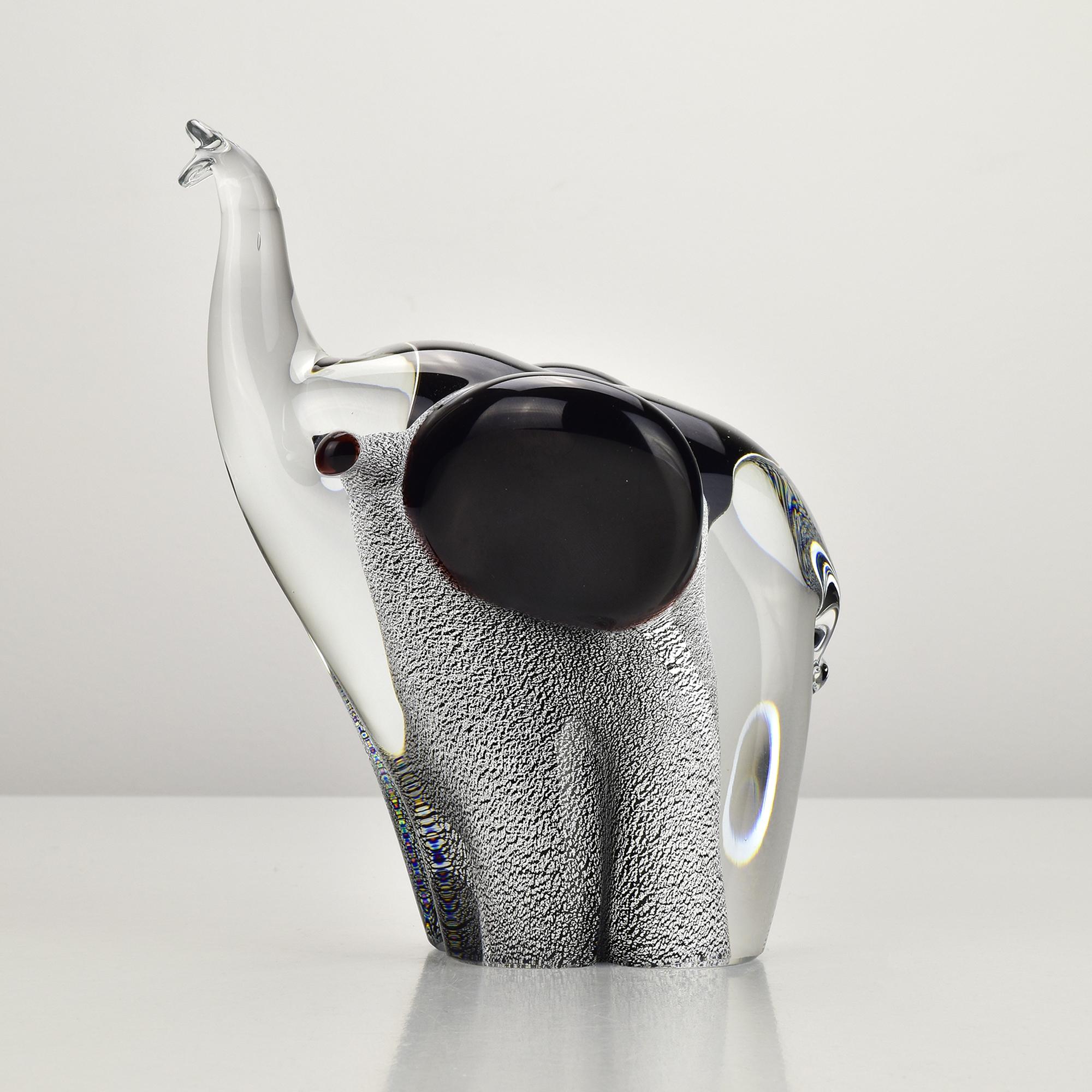 italien Formia Murano Glass Elephant Sculpture, Black & Clear Art Glass Silver Foil (Sculpture d'éléphant en verre de Murano, noir et transparent) en vente