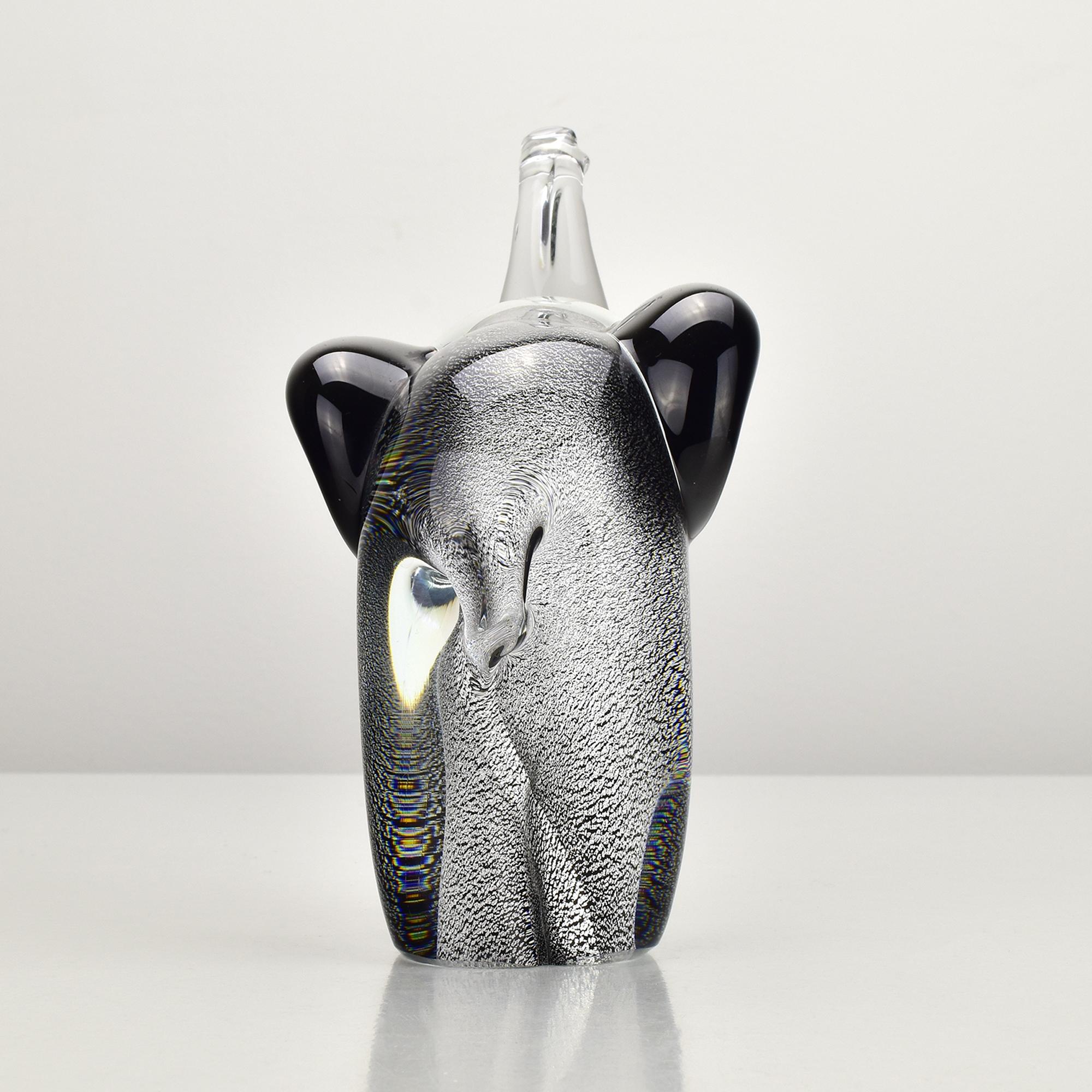 Fin du 20e siècle Formia Murano Glass Elephant Sculpture, Black & Clear Art Glass Silver Foil (Sculpture d'éléphant en verre de Murano, noir et transparent) en vente