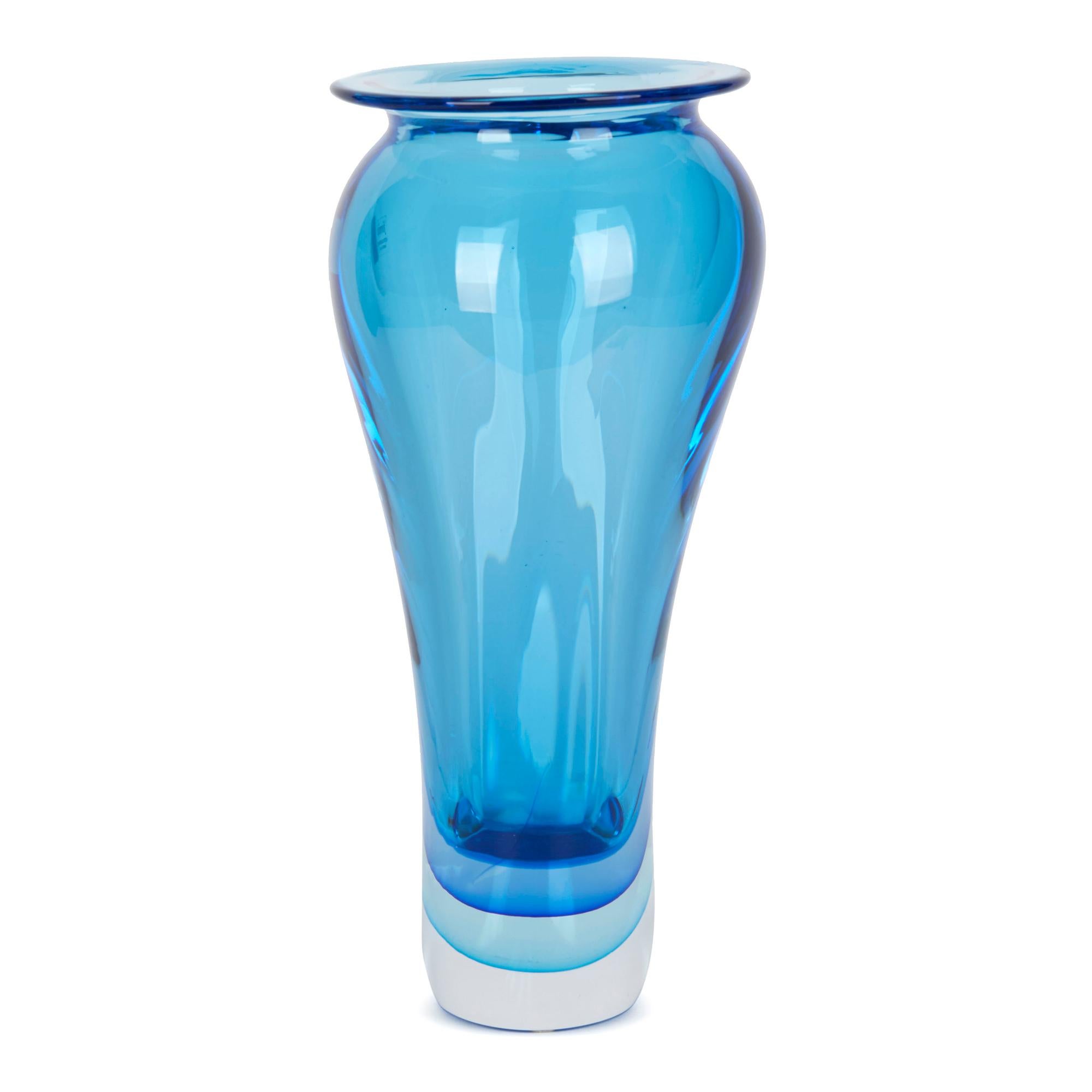 An exceptional and large Italian Murano blue sommerso art glass vase by Renowned glass makers Formia Vetri Di Murano. The heavily made vase has a shaped body which widens at the top with a narrower oval shaped fold back rim. The blue glass body has