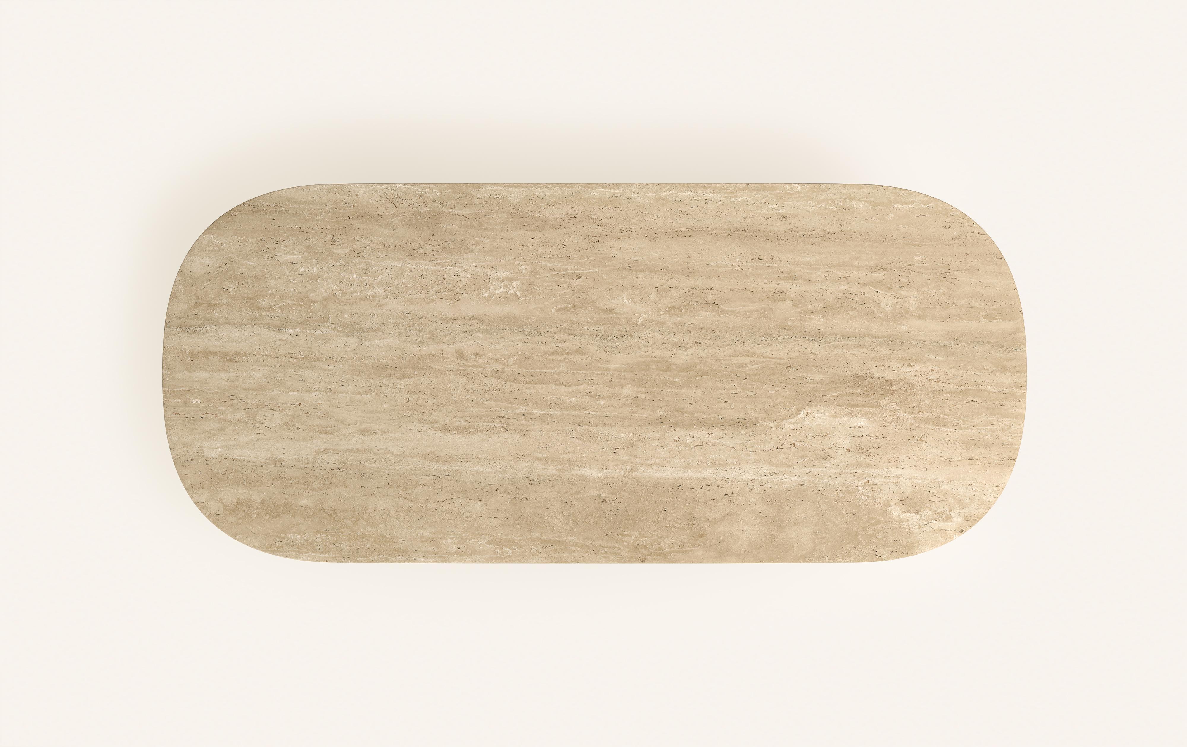 FORM (LA) Table de salle à manger ovale Cono 84L x 42W x 30H Travertino Crema VC Neuf - En vente à Los Angeles, CA