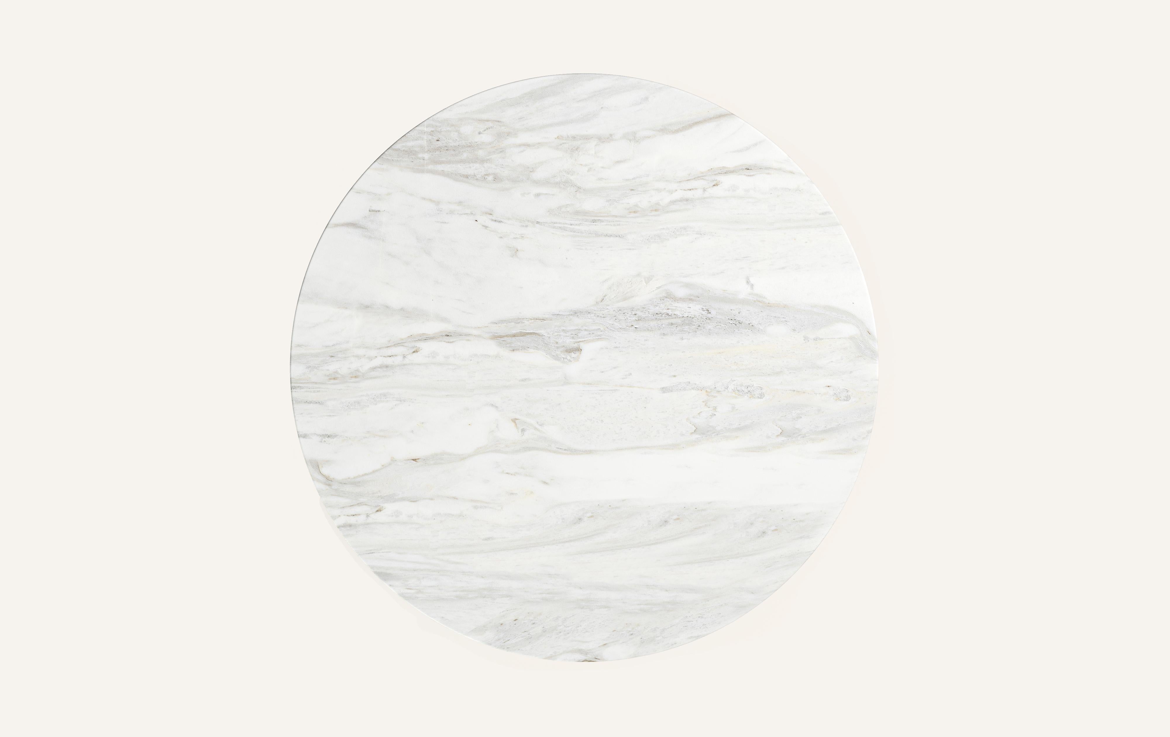 Américain FORM(LA) table de salle à manger ronde Cono 60 L x 60 L x 30 H marbre blanc Volakas en vente