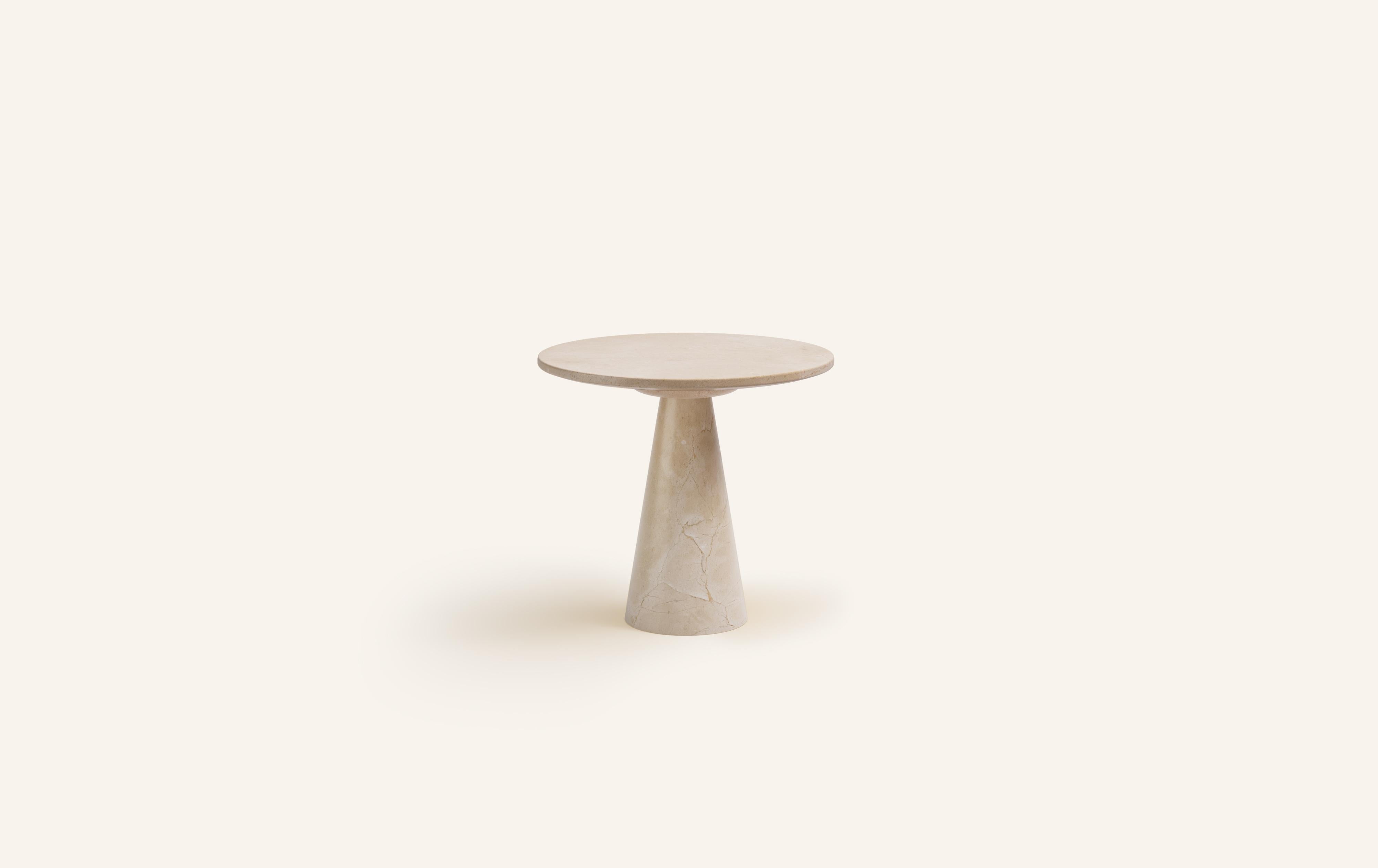 DES FORMES À LA FOIS SIMPLES ET MUSCLÉES INFLUENCÉES PAR LE DESIGN ITALIEN POST-MODERNE.

DIMENSIONS : 
18 