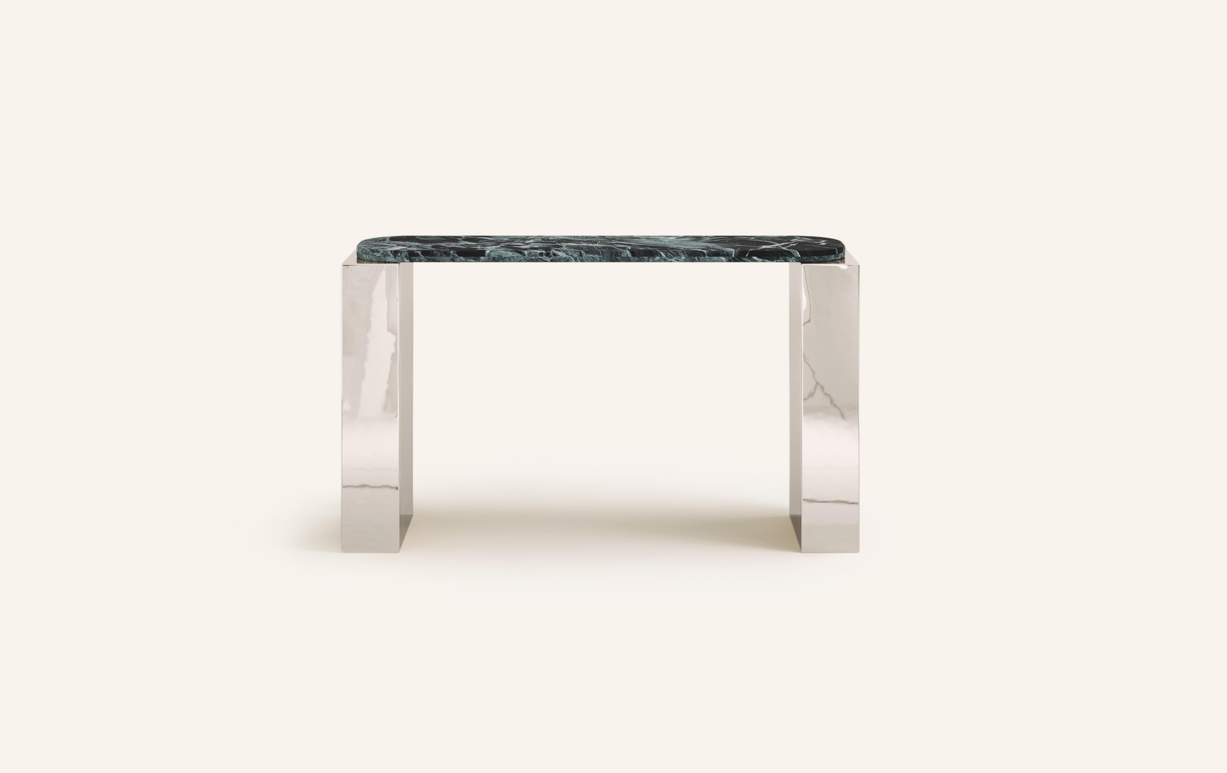 MONOLITHIC FORMS SOFTENED BY GENTLE EDGES. WITH ITS BOLD MARBLE PATTERNS CUBO IS AS VERSATILE AS IT IS STRIKING.

DIMENSIONS:
50”L x 17”W x 36”H: 
- 48”L x 15”W x 1.5” THICK TABLETOP WITH WITH 6