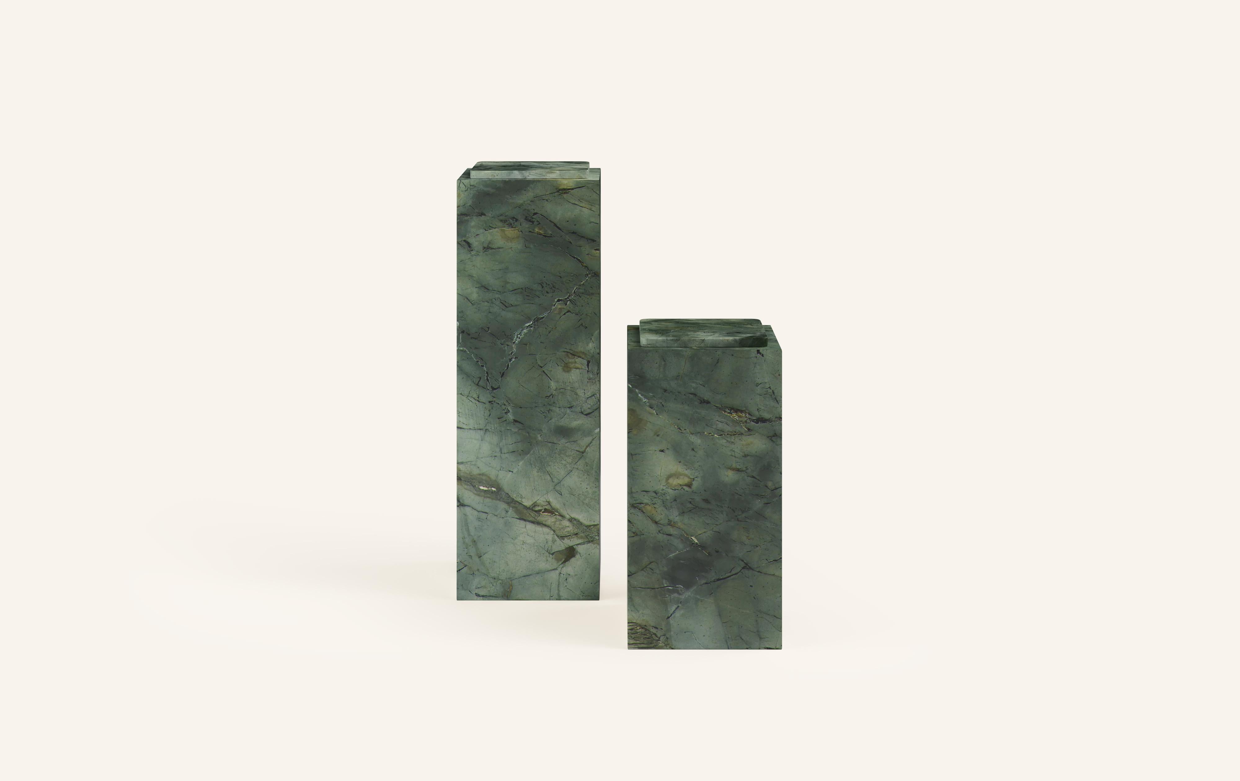 MONOLITHIC FORMS SOFTENED BY GENTLE EDGES. WITH ITS BOLD MARBLE PATTERNS CUBO IS AS VERSATILE AS IT IS STRIKING.

DIMENSIONS (PEDESTALS SOLD INDIVIDUALLY):
12”L x 12”W x 24”H: 
- 3/4