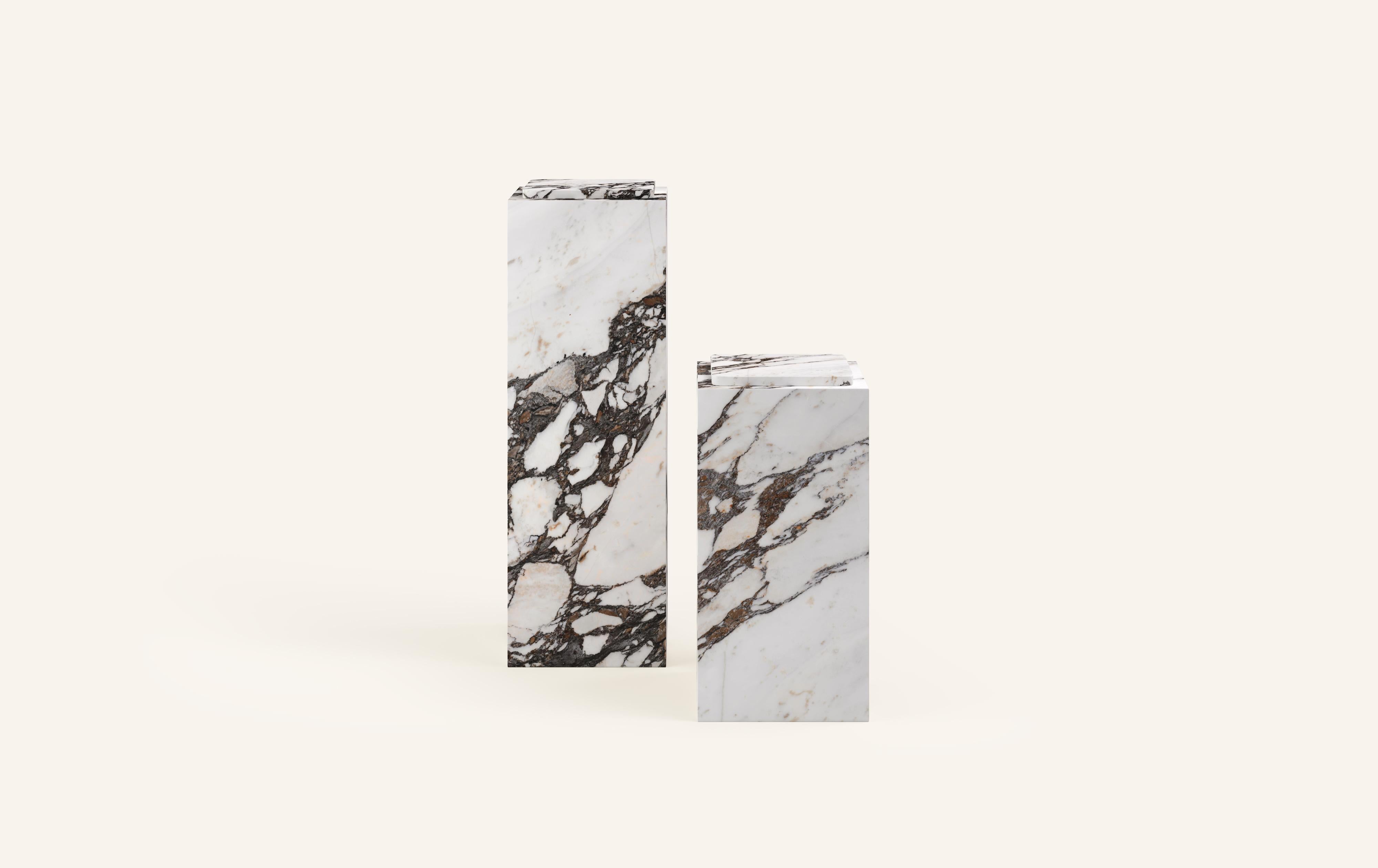 MONOLITHIC FORMS SOFTENED BY GENTLE EDGES. WITH ITS BOLD MARBLE PATTERNS CUBO IS AS VERSATILE AS IT IS STRIKING.

DIMENSIONS (PEDESTALS SOLD INDIVIDUALLY):
12”L x 12”W x 36”H: 
- 3/4