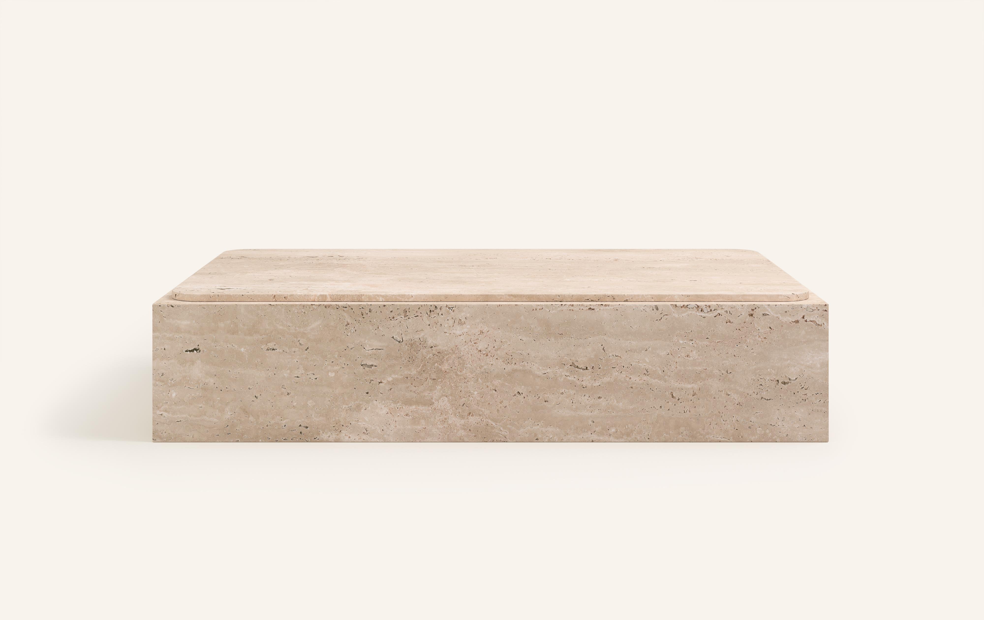 MONOLITHIC FORMS SOFTENED BY GENTLE EDGES. WITH ITS BOLD MARBLE PATTERNS CUBO IS AS VERSATILE AS IT IS STRIKING.

DIMENSIONS:
48”L x 30”W x 13”H: 
- 3/4