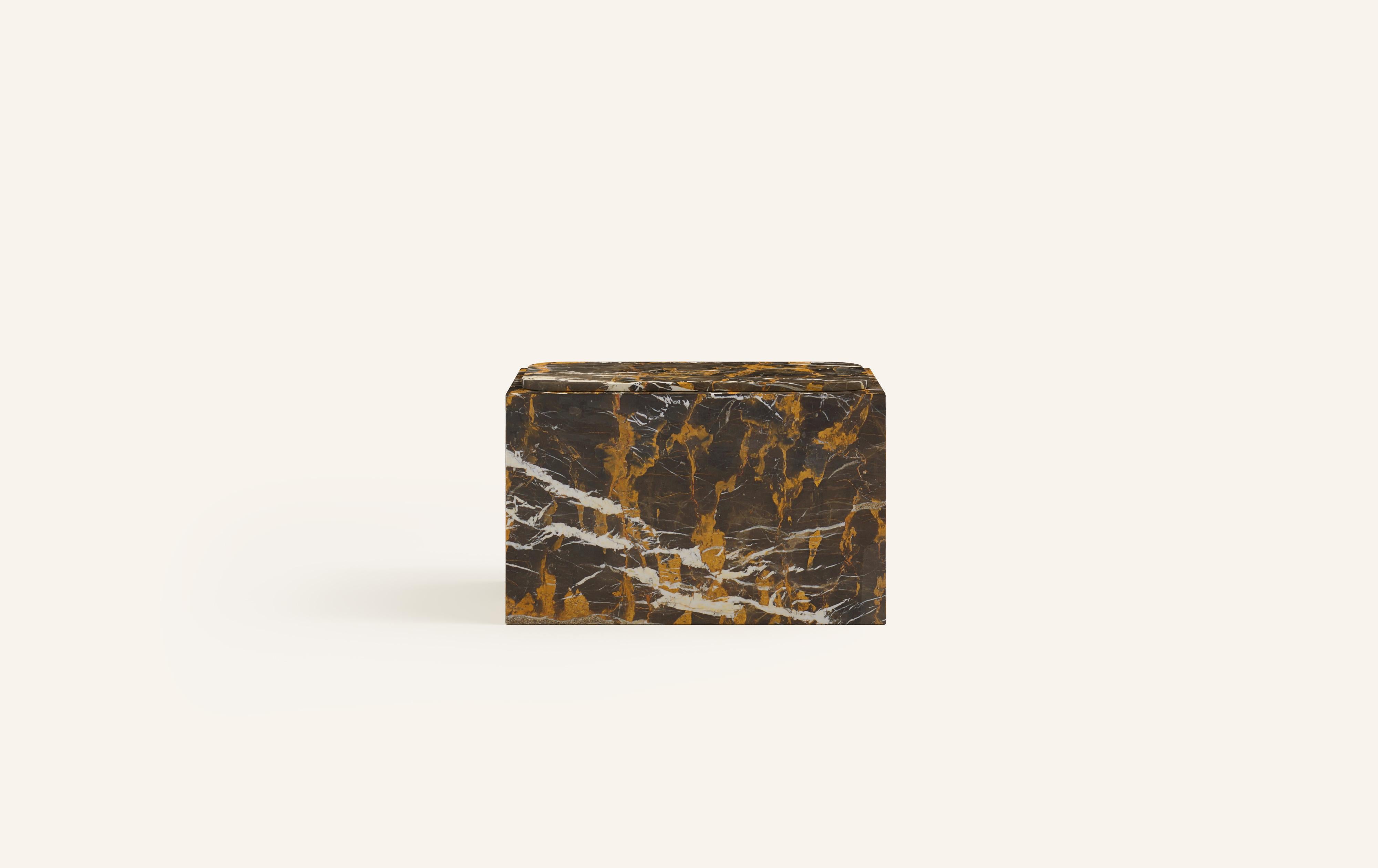 MONOLITHIC FORMS SOFTENED BY GENTLE EDGES. WITH ITS BOLD MARBLE PATTERNS CUBO IS AS VERSATILE AS IT IS STRIKING.

DIMENSIONS:
30”L x 16”W x 19”H:
- 3/4