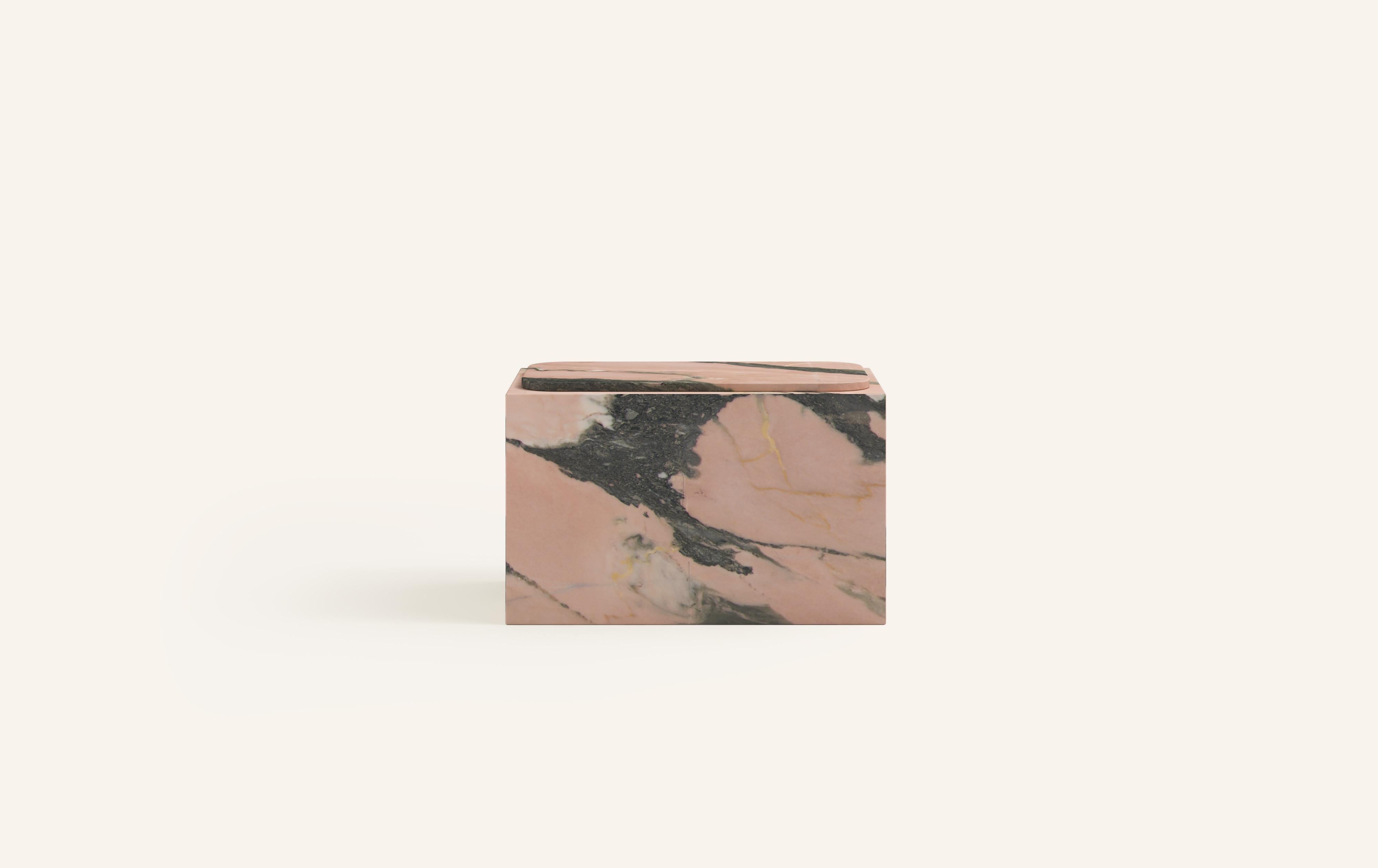 MONOLITHIC FORMS SOFTENED BY GENTLE EDGES. WITH ITS BOLD MARBLE PATTERNS CUBO IS AS VERSATILE AS IT IS STRIKING.

DIMENSIONS:
30”L x 16”W x 19”H:
- 3/4