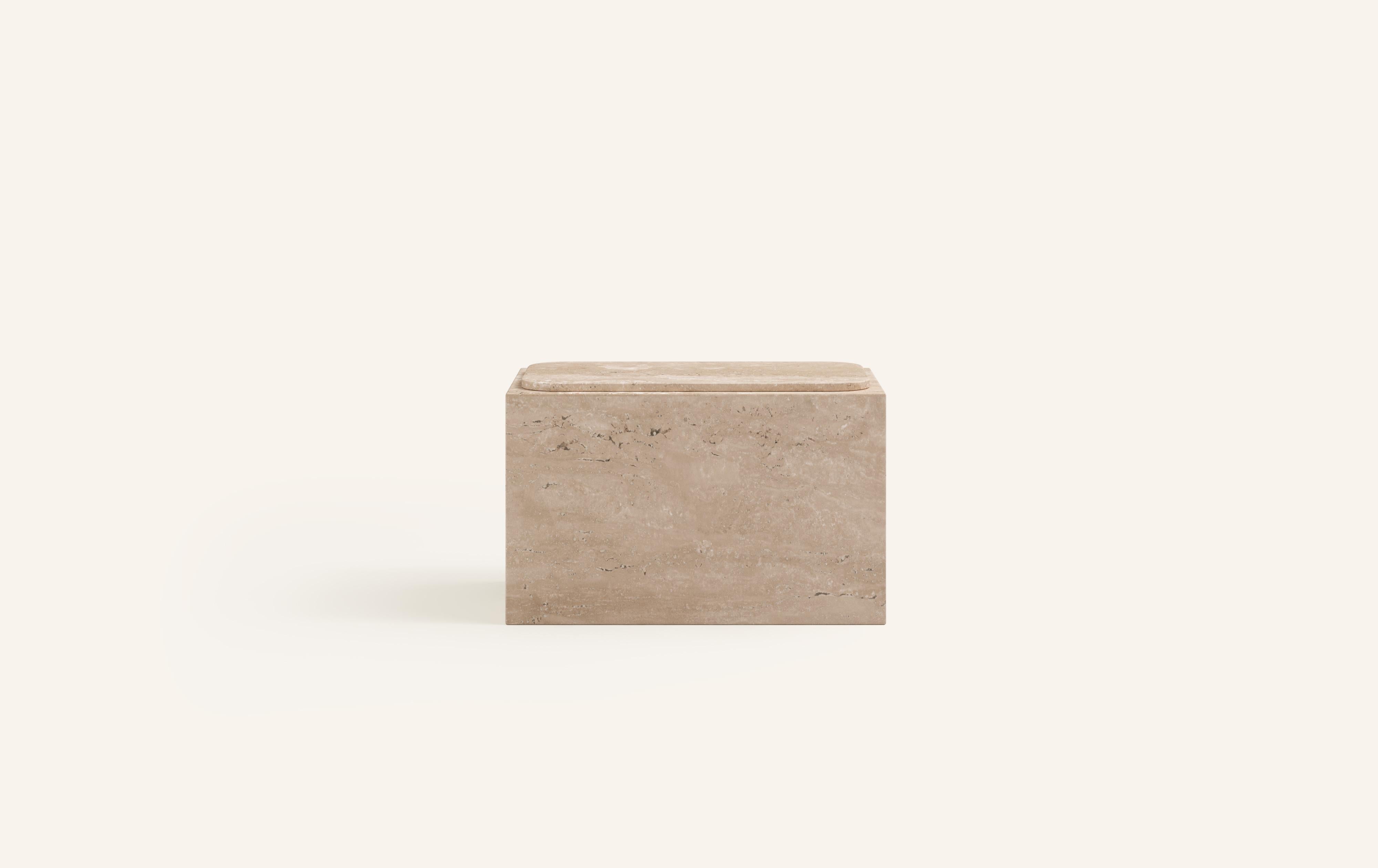 MONOLITHIC FORMS SOFTENED BY GENTLE EDGES. WITH ITS BOLD MARBLE PATTERNS CUBO IS AS VERSATILE AS IT IS STRIKING.

DIMENSIONS:
30”L x 16”W x 19”H:
- 3/4