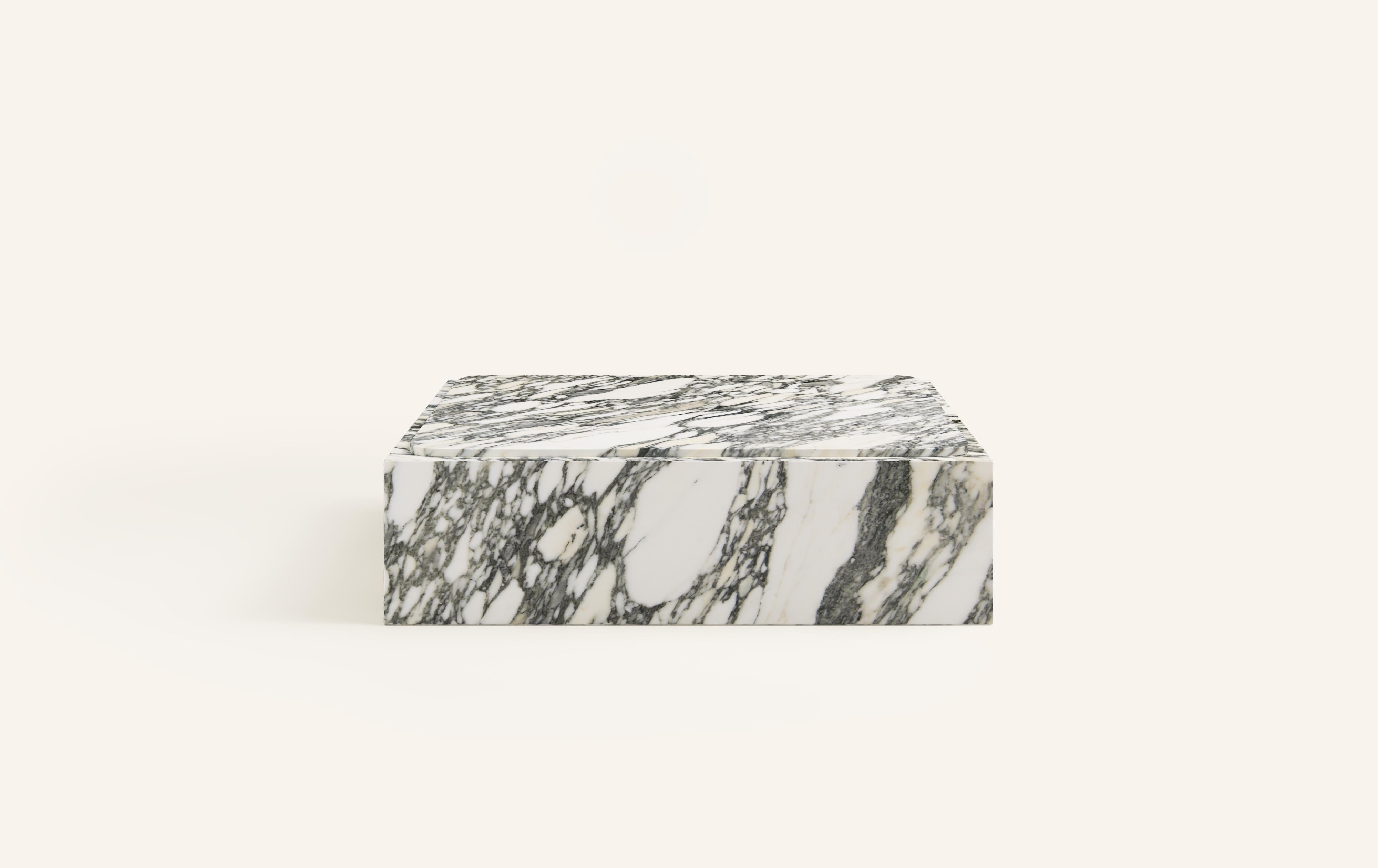 MONOLITHIC FORMS SOFTENED BY GENTLE EDGES. WITH ITS BOLD MARBLE PATTERNS CUBO IS AS VERSATILE AS IT IS STRIKING.

DIMENSIONS:
42”L x 42”W x 13”H: 
- 3/4