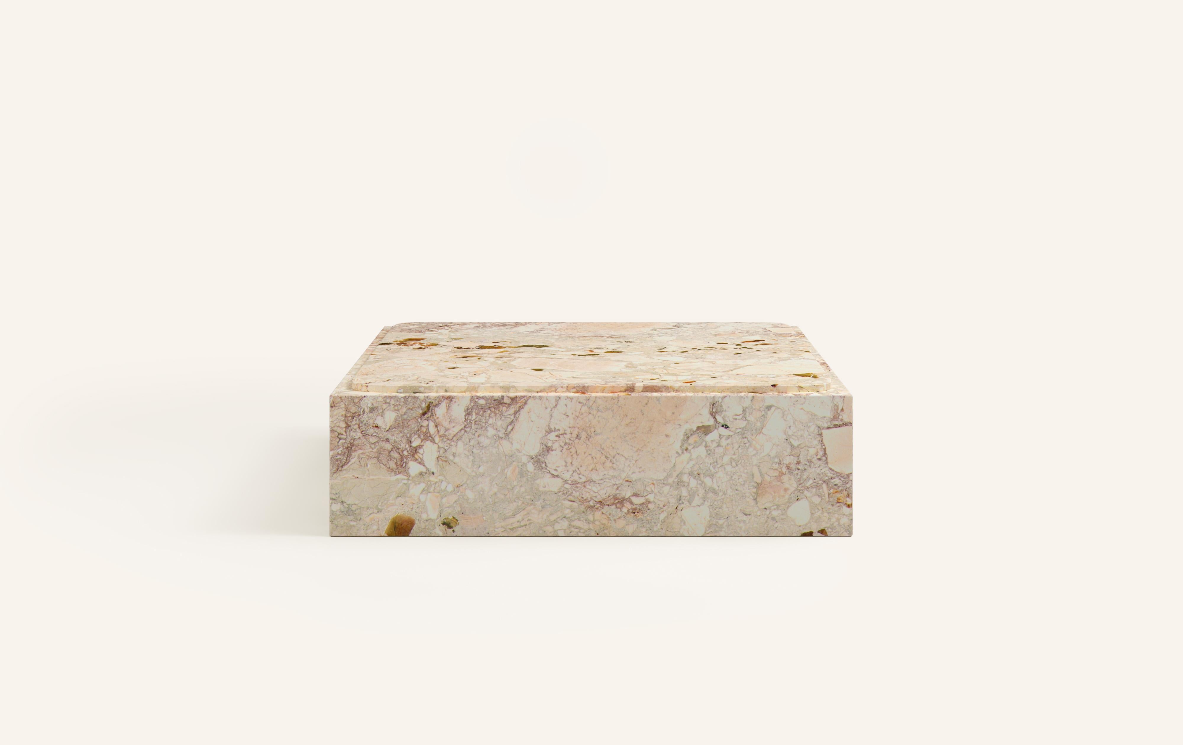 MONOLITHIC FORMS SOFTENED BY GENTLE EDGES. WITH ITS BOLD MARBLE PATTERNS CUBO IS AS VERSATILE AS IT IS STRIKING.

DIMENSIONS:
48”L x 48”W x 13”H: 
- 3/4