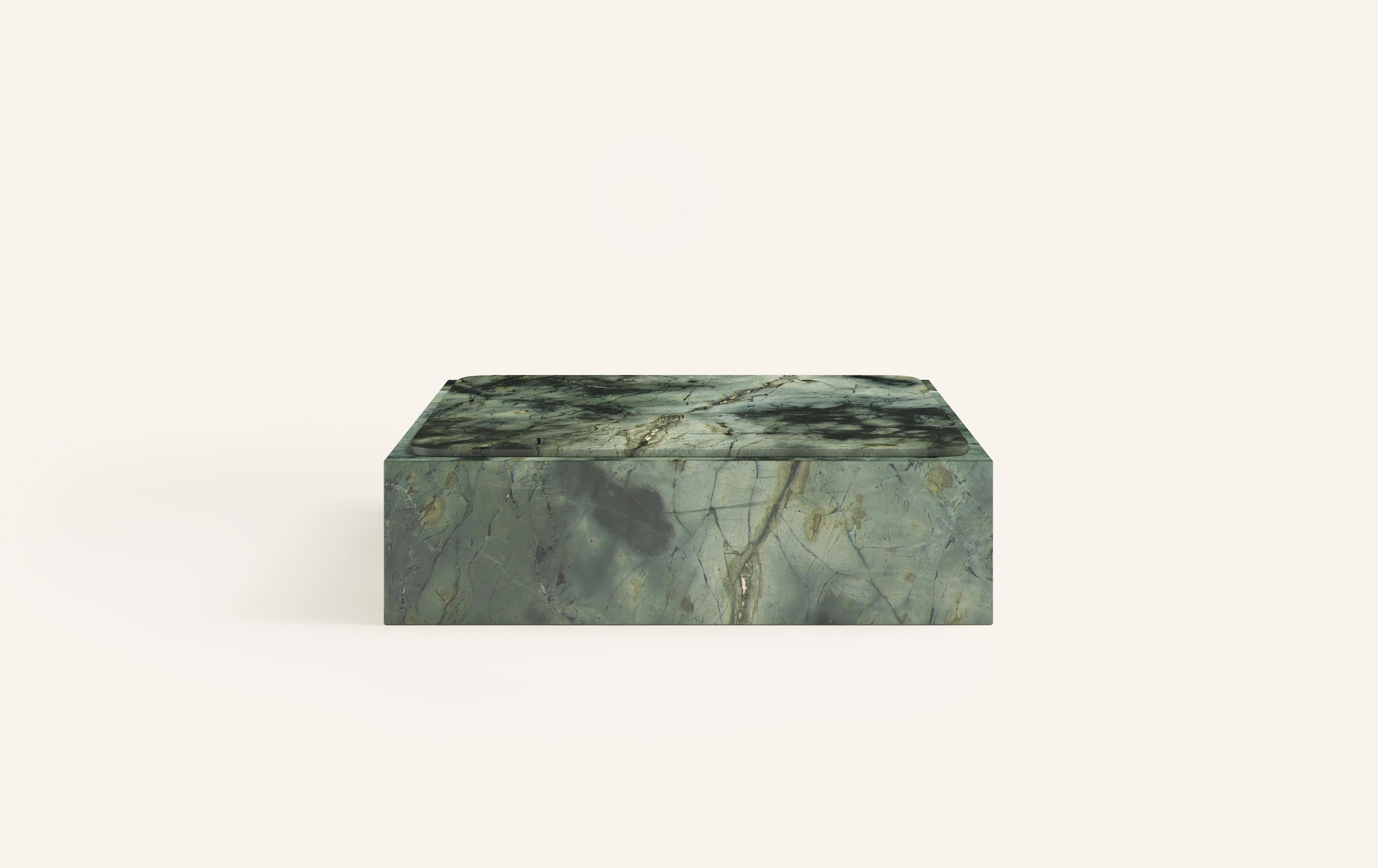 MONOLITHIC FORMS SOFTENED BY GENTLE EDGES. WITH ITS BOLD MARBLE PATTERNS CUBO IS AS VERSATILE AS IT IS STRIKING.

DIMENSIONS:
48”L x 48”W x 13”H: 
- 3/4