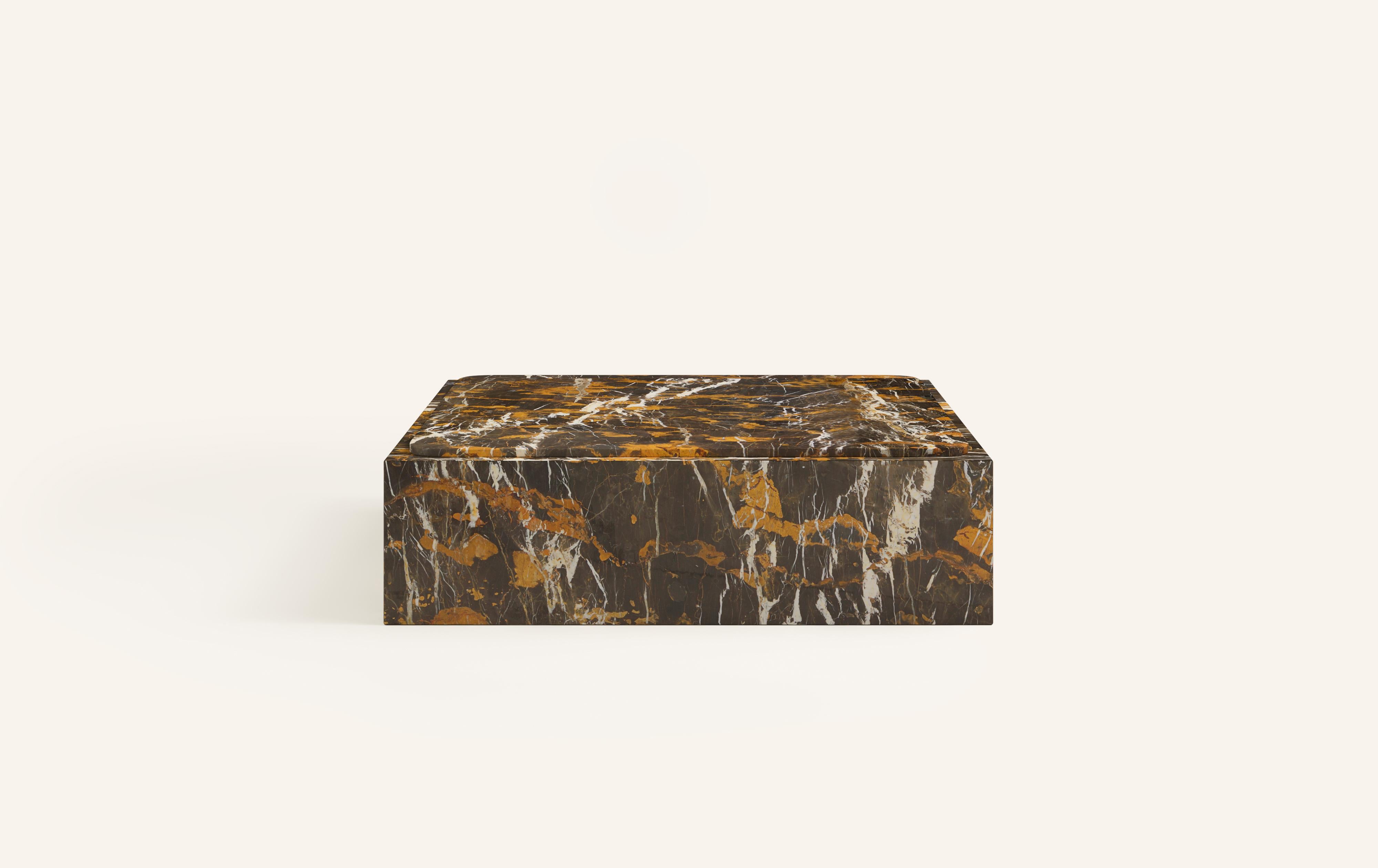 MONOLITHIC FORMS SOFTENED BY GENTLE EDGES. WITH ITS BOLD MARBLE PATTERNS CUBO IS AS VERSATILE AS IT IS STRIKING.

DIMENSIONS:
48”L x 48”W x 13”H: 
- 3/4