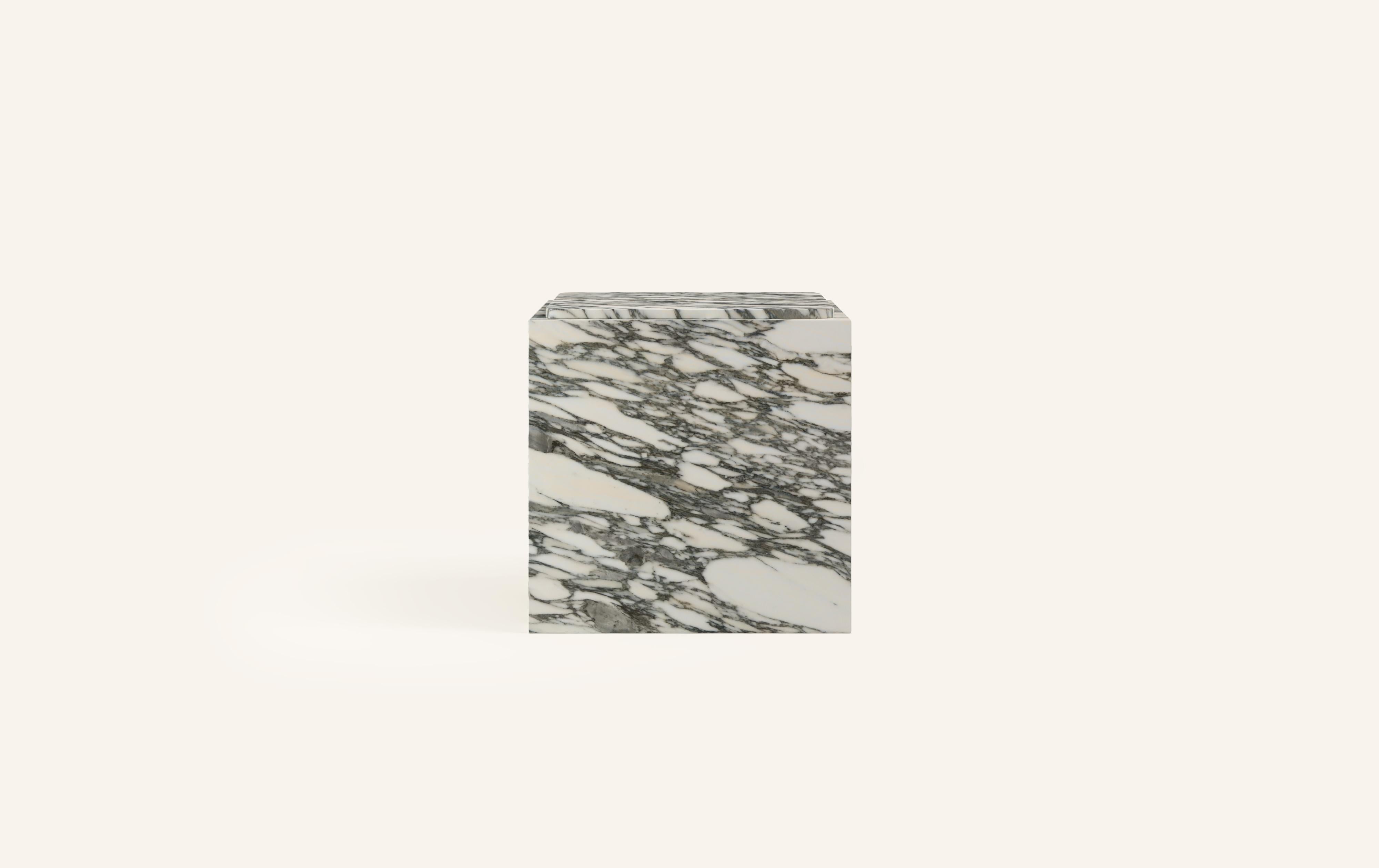 MONOLITHIC FORMS SOFTENED BY GENTLE EDGES. WITH ITS BOLD MARBLE PATTERNS CUBO IS AS VERSATILE AS IT IS STRIKING.

DIMENSIONS:
18”L x 18”W x 19”H: 
- 3/4