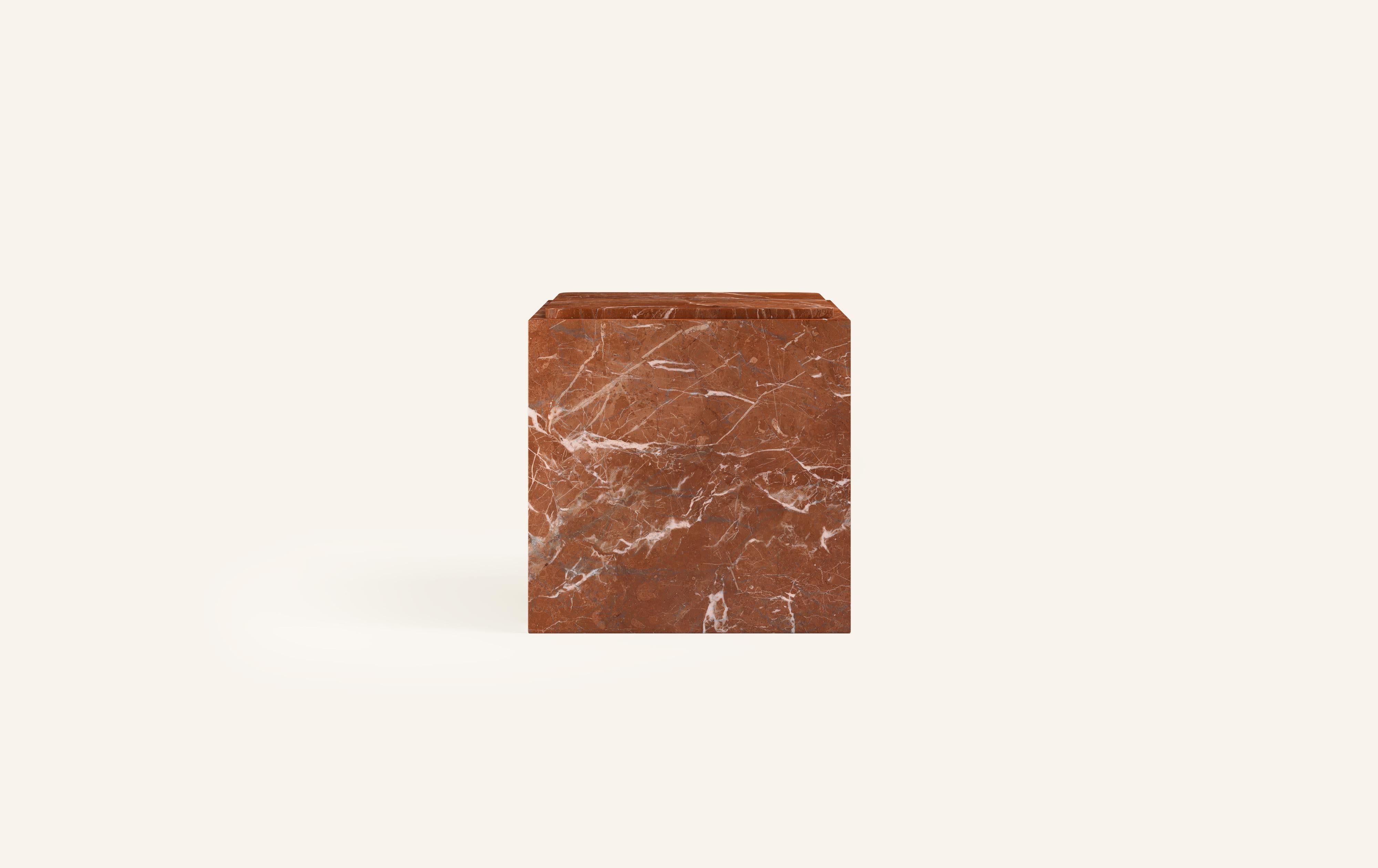 MONOLITHIC FORMS SOFTENED BY GENTLE EDGES. WITH ITS BOLD MARBLE PATTERNS CUBO IS AS VERSATILE AS IT IS STRIKING.

DIMENSIONS:
18”L x 18”W x 19”H: 
- 3/4