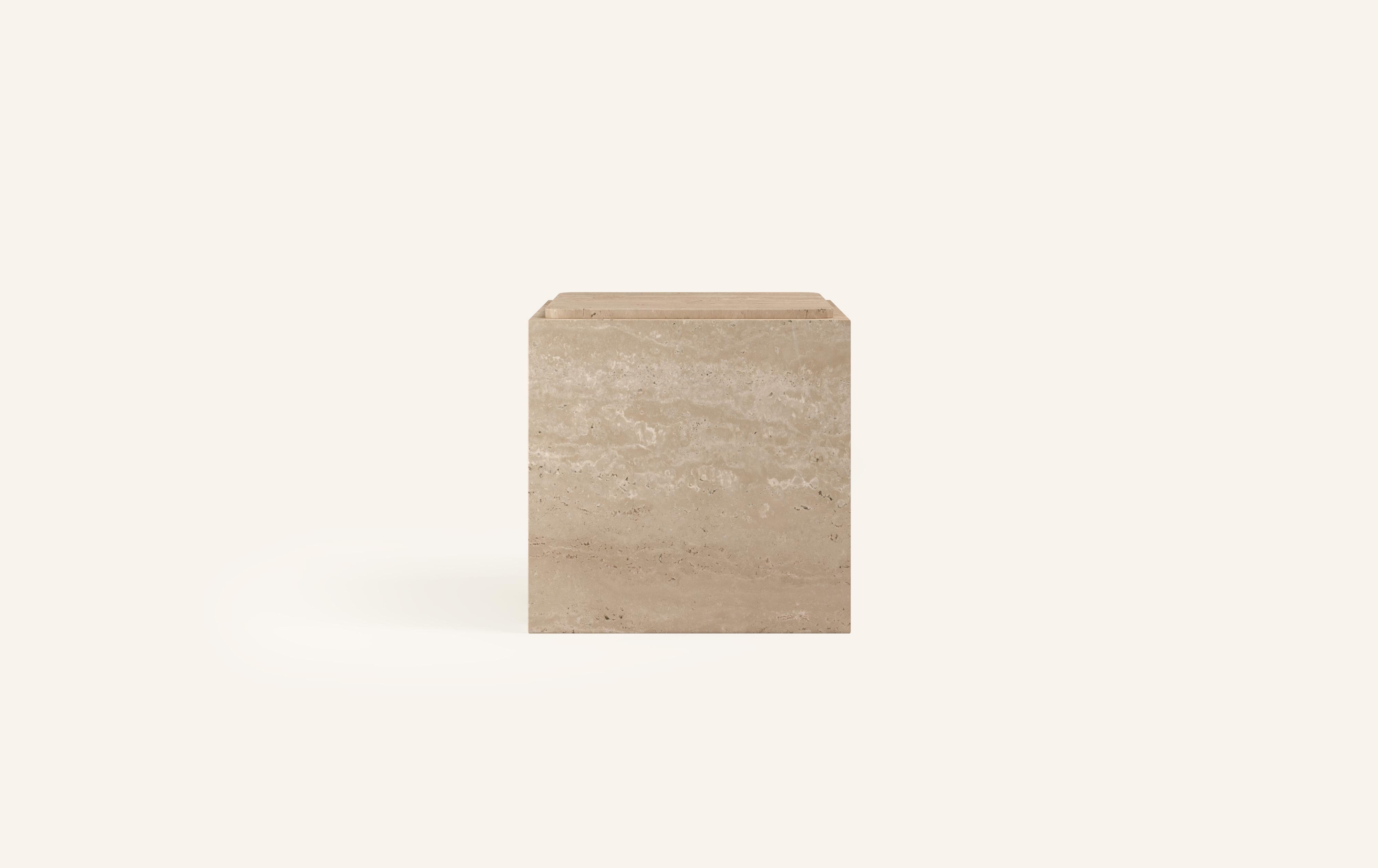 MONOLITHIC FORMS SOFTENED BY GENTLE EDGES. WITH ITS BOLD MARBLE PATTERNS CUBO IS AS VERSATILE AS IT IS STRIKING.

DIMENSIONS:
18”L x 18”W x 19”H: 
- 3/4