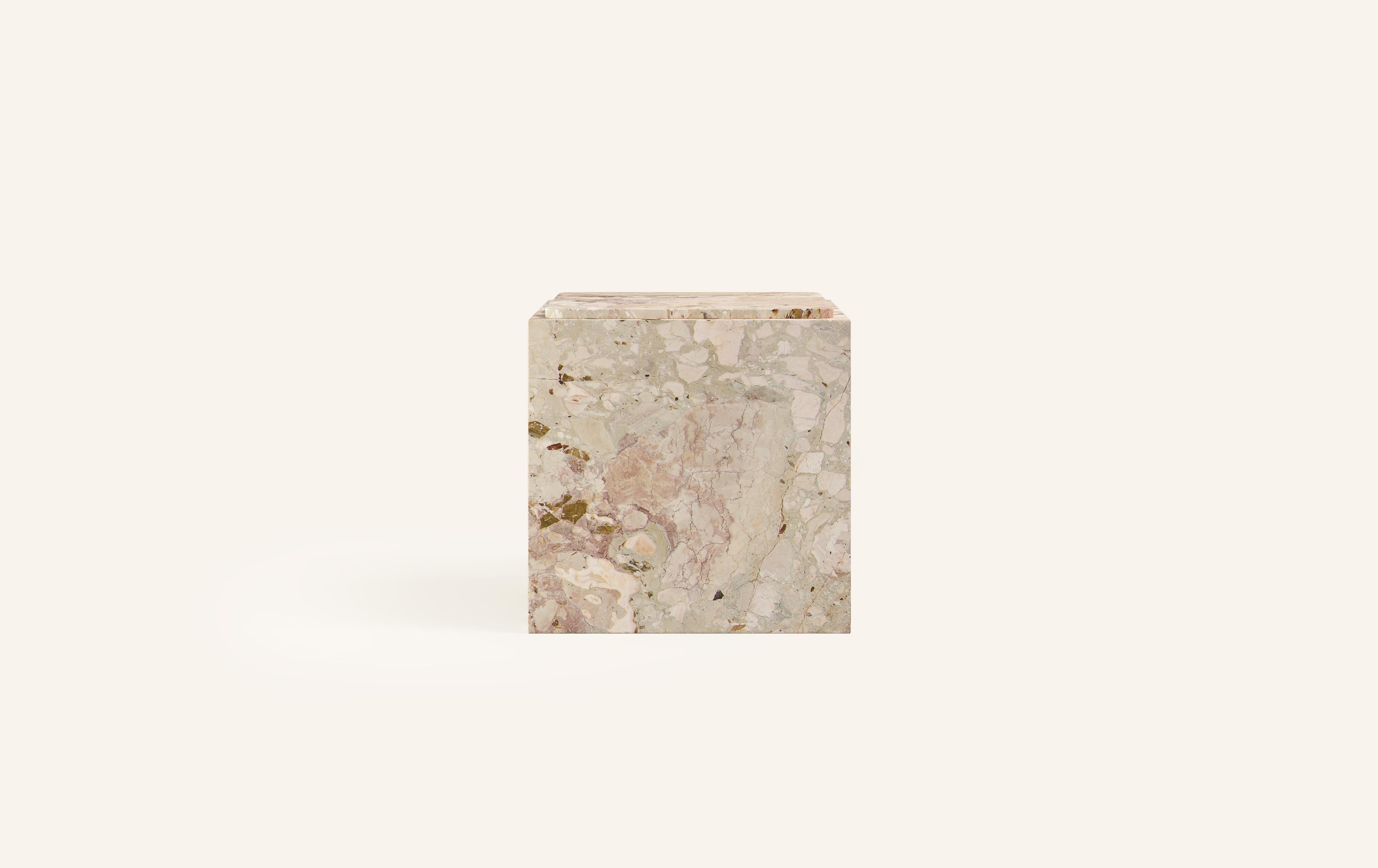 DES FORMES MONOLITHIQUES ADOUCIES PAR DES ARÊTES DOUCES. AVEC SES MOTIFS DE MARBRE AUDACIEUX, CUBO EST AUSSI POLYVALENT QU'IL EST FRAPPANT.

DIMENSIONS :
22 