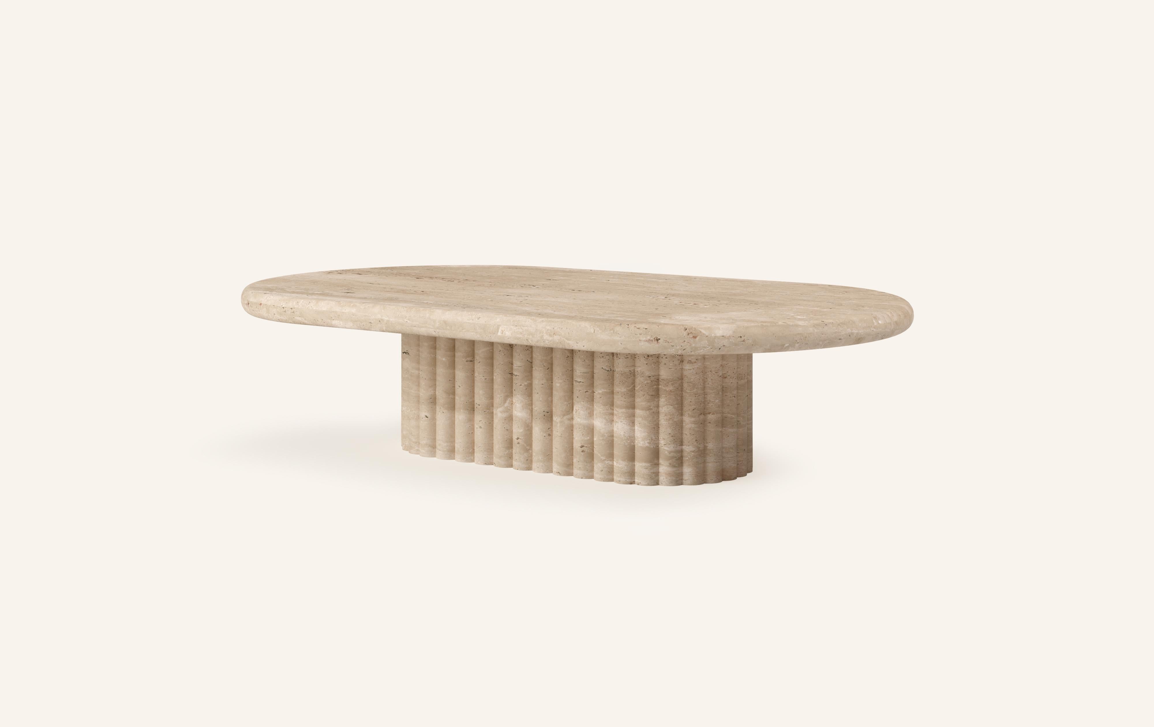 Organique FORM (LA) Table basse ovale Fluta 48L x 30W x 14H Travertino Crema VC en vente