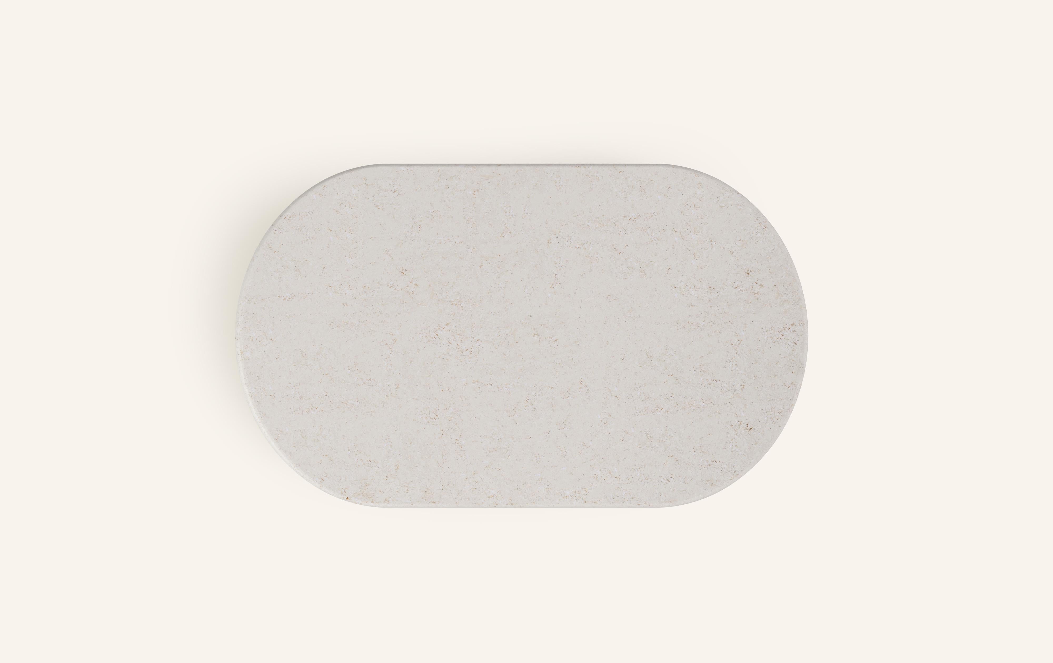 Américain FORM (LA) Table basse ovale Fluta 60 L x 36 W x 14 H calcaire Oceano en vente