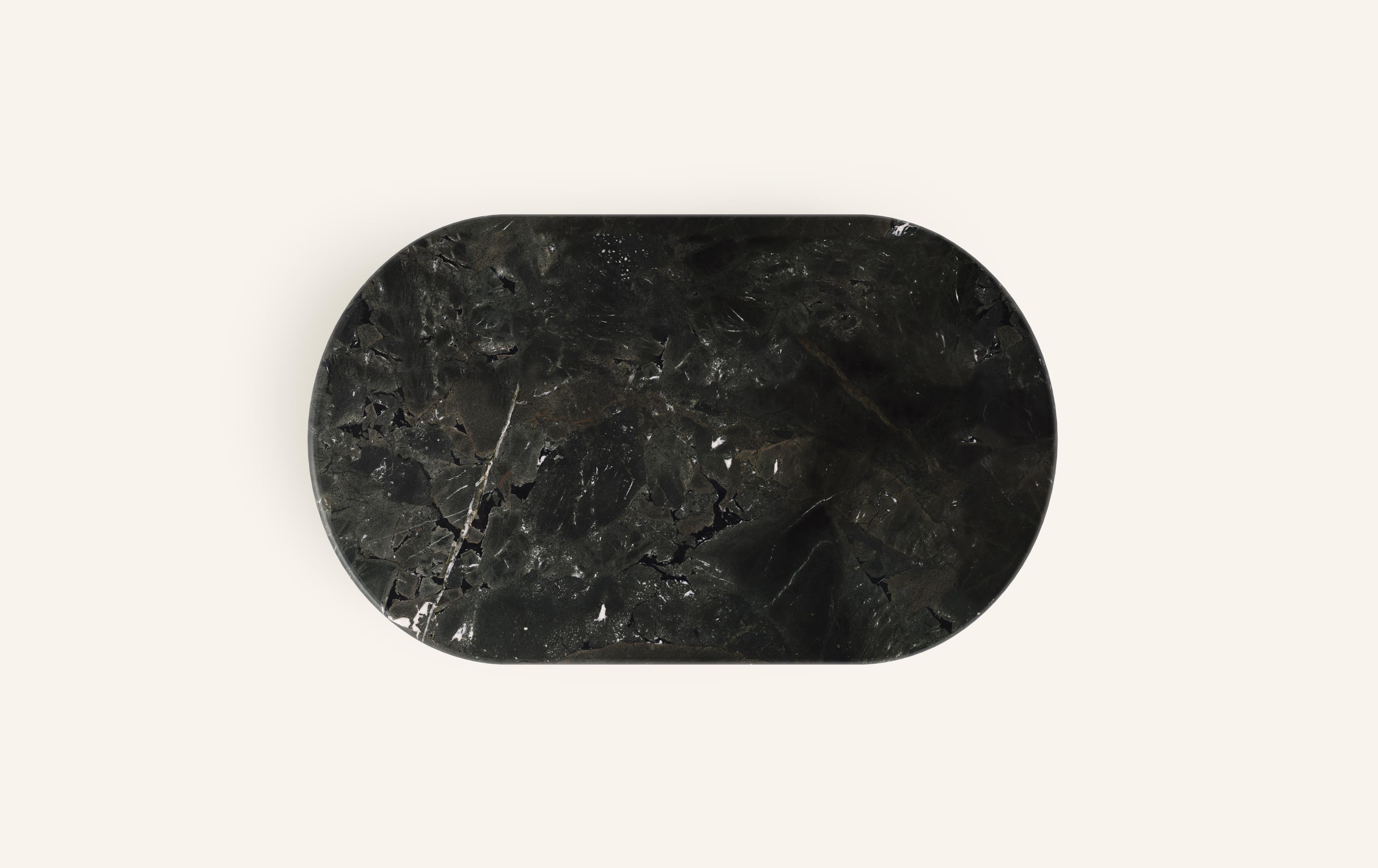 Américain FORM (LA) Table basse ovale Fluta 60 L x 36 W x 14 H quartzite Negresco en vente