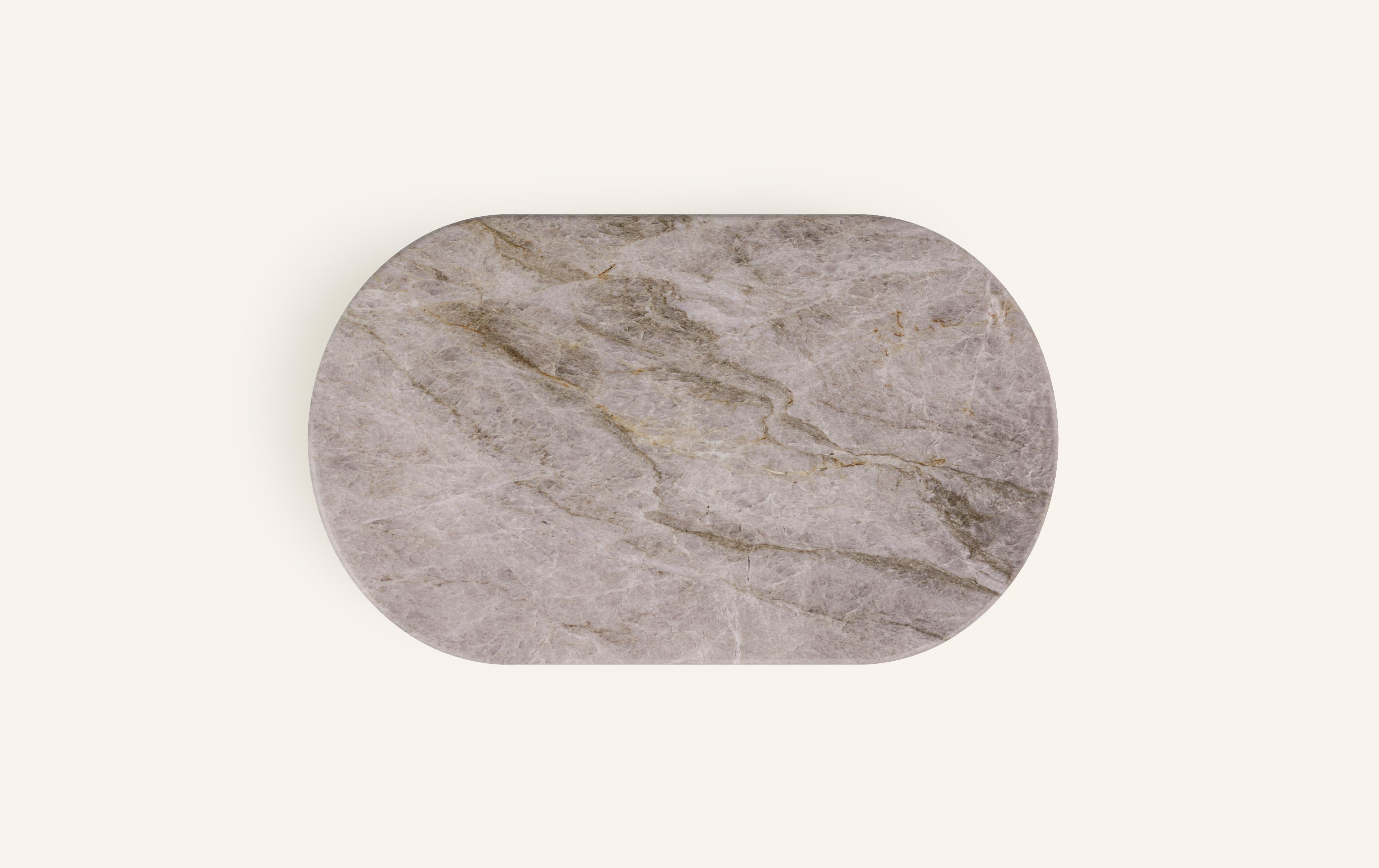 Américain FORM (LA) Table basse ovale Fluta 60 L x 36 W x 14 H quartzite Taj Mahal en vente