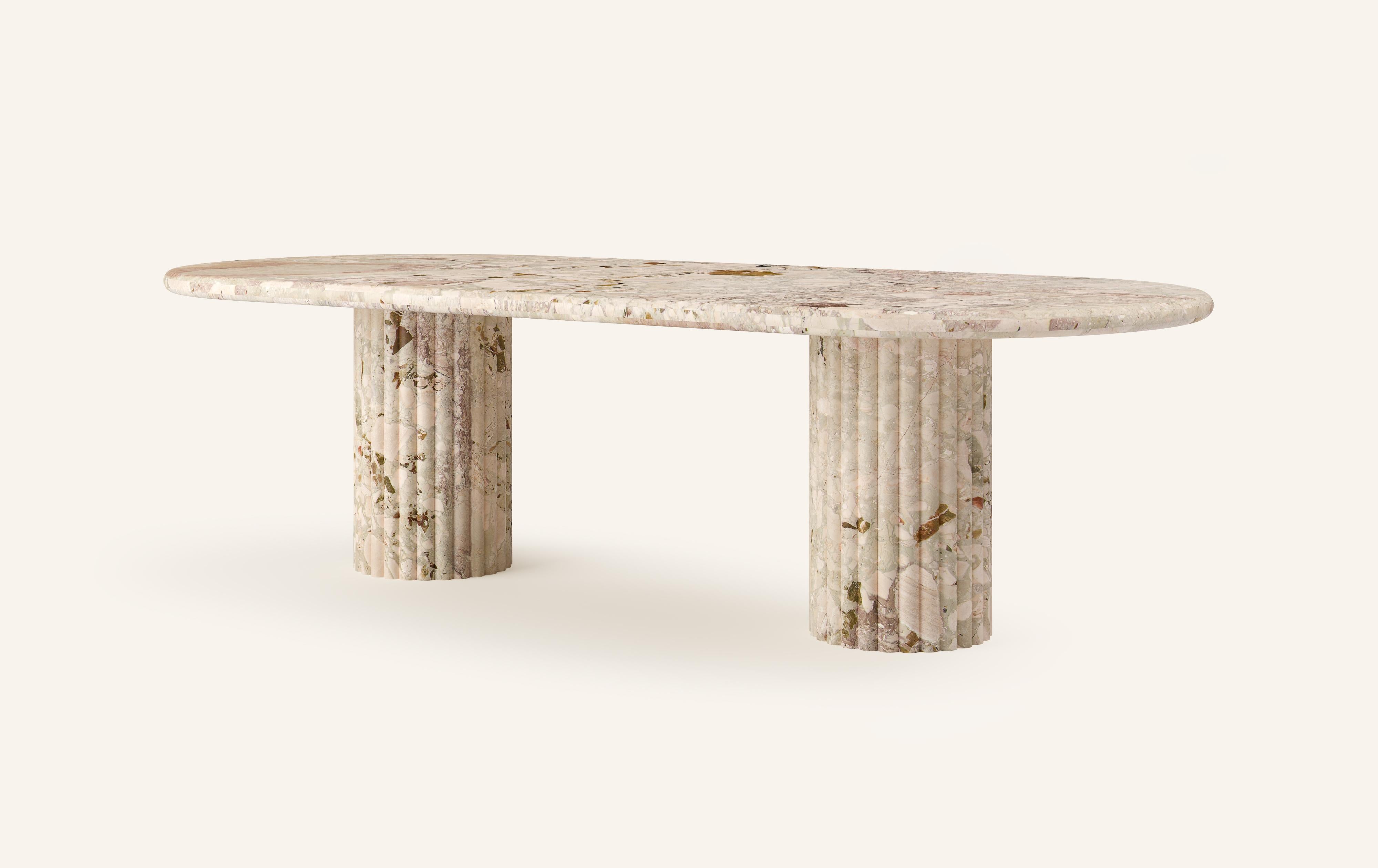 Organique FORM (LA) table de salle à manger ovale Fluta 108 L x 48 L x 30 H marbre Breccia Rosa en vente