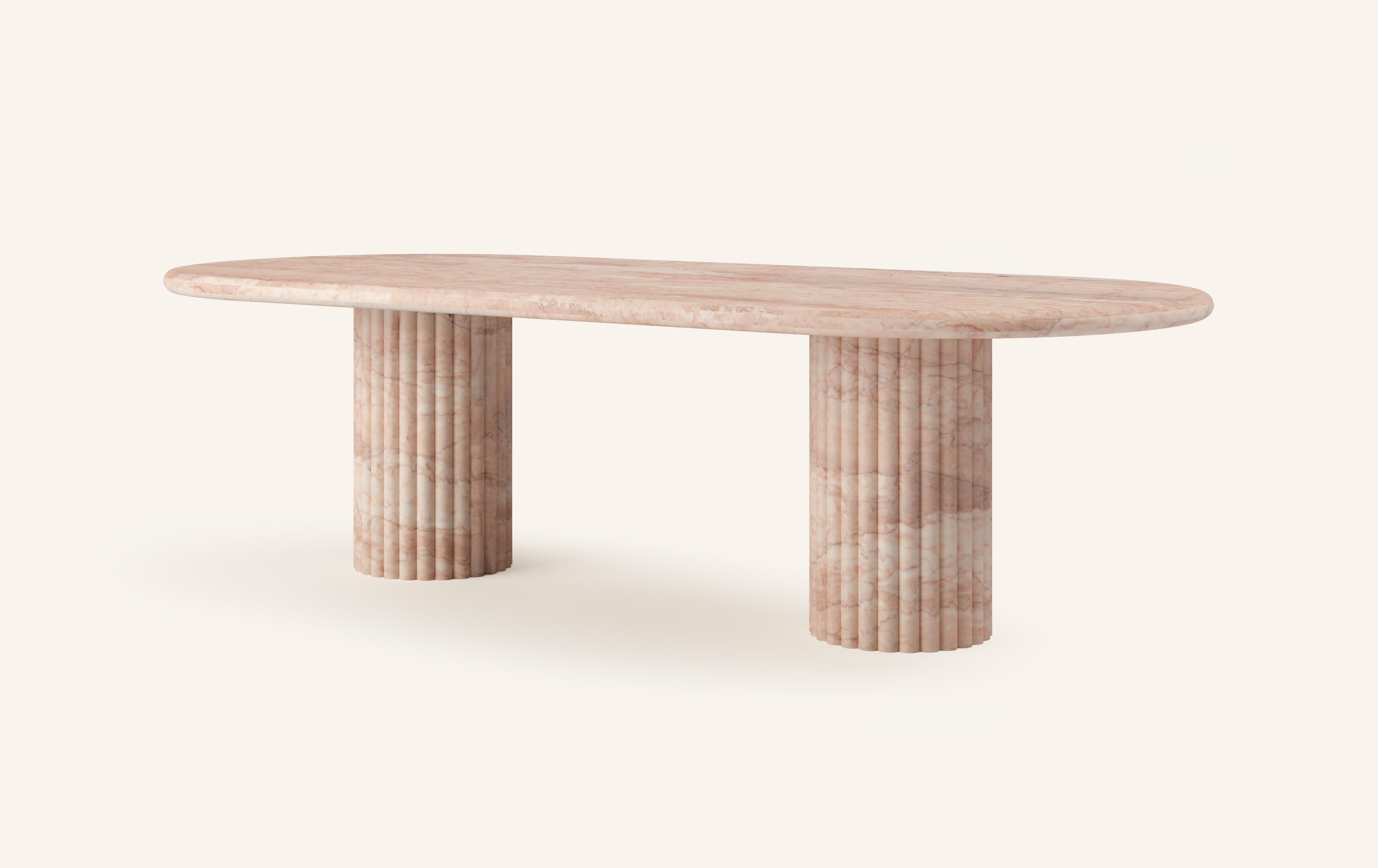 Organique FORM(LA) table de salle à manger ovale Fluta 108 L x 48 L x 30 H marbre Rosa Crema en vente