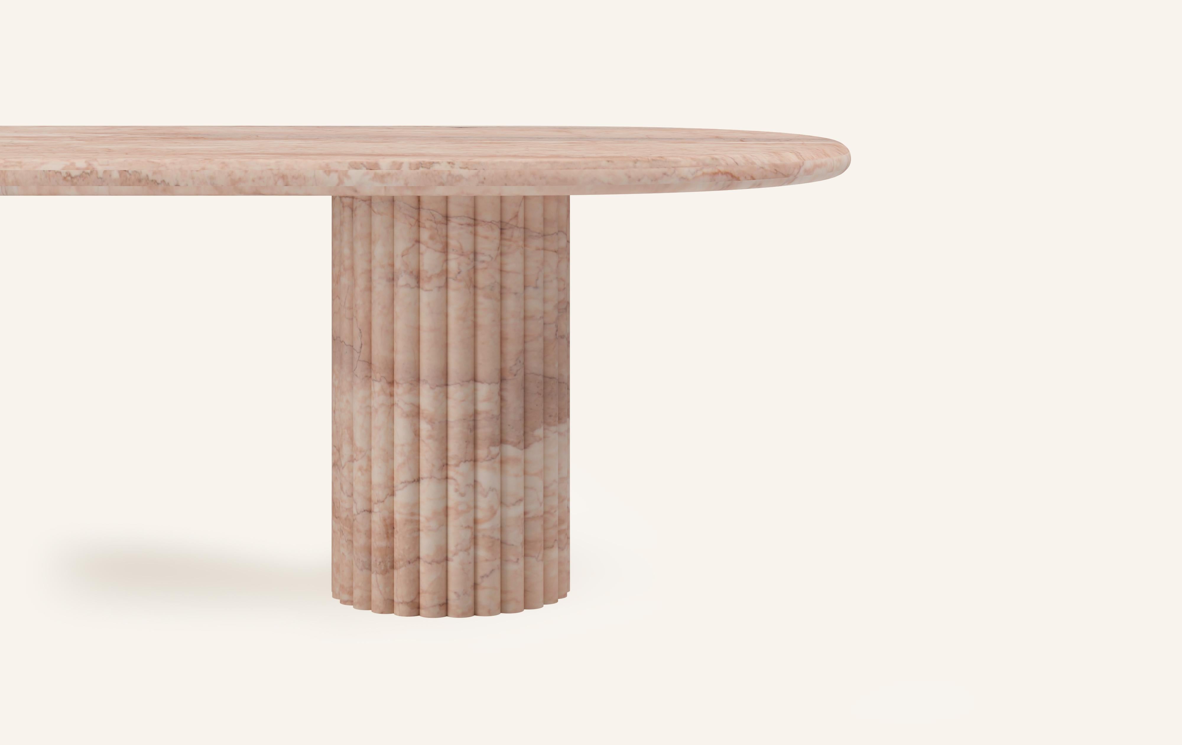 Américain FORM(LA) table de salle à manger ovale Fluta 108 L x 48 L x 30 H marbre Rosa Crema en vente